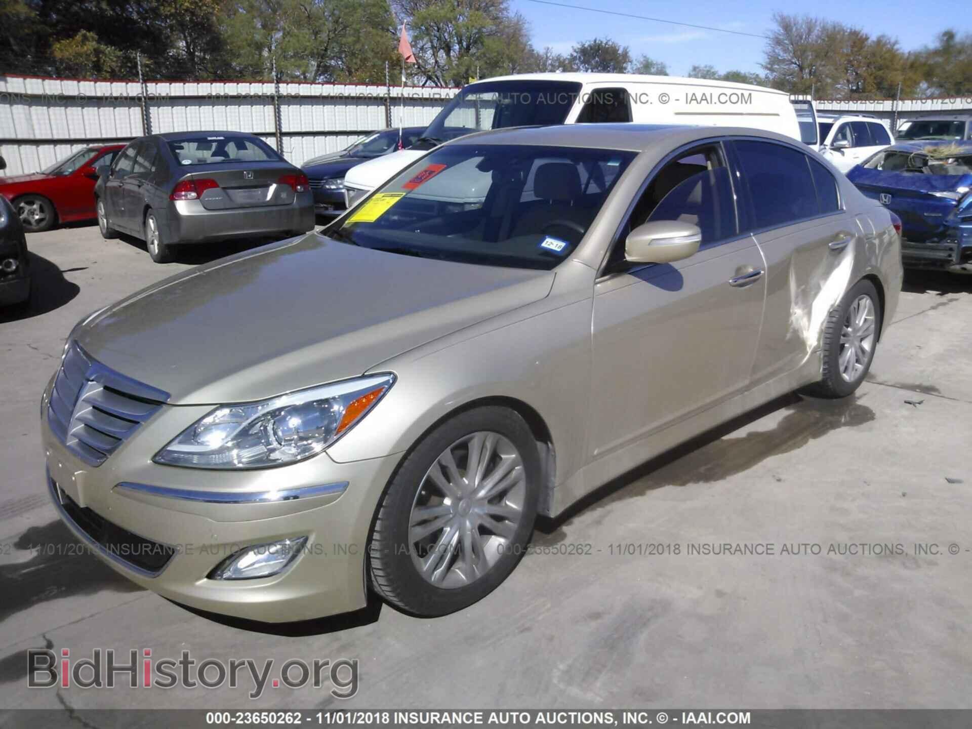 2012 Hyundai Genesis - VIN: KMHGC4DD2CU173649 - Фото 2