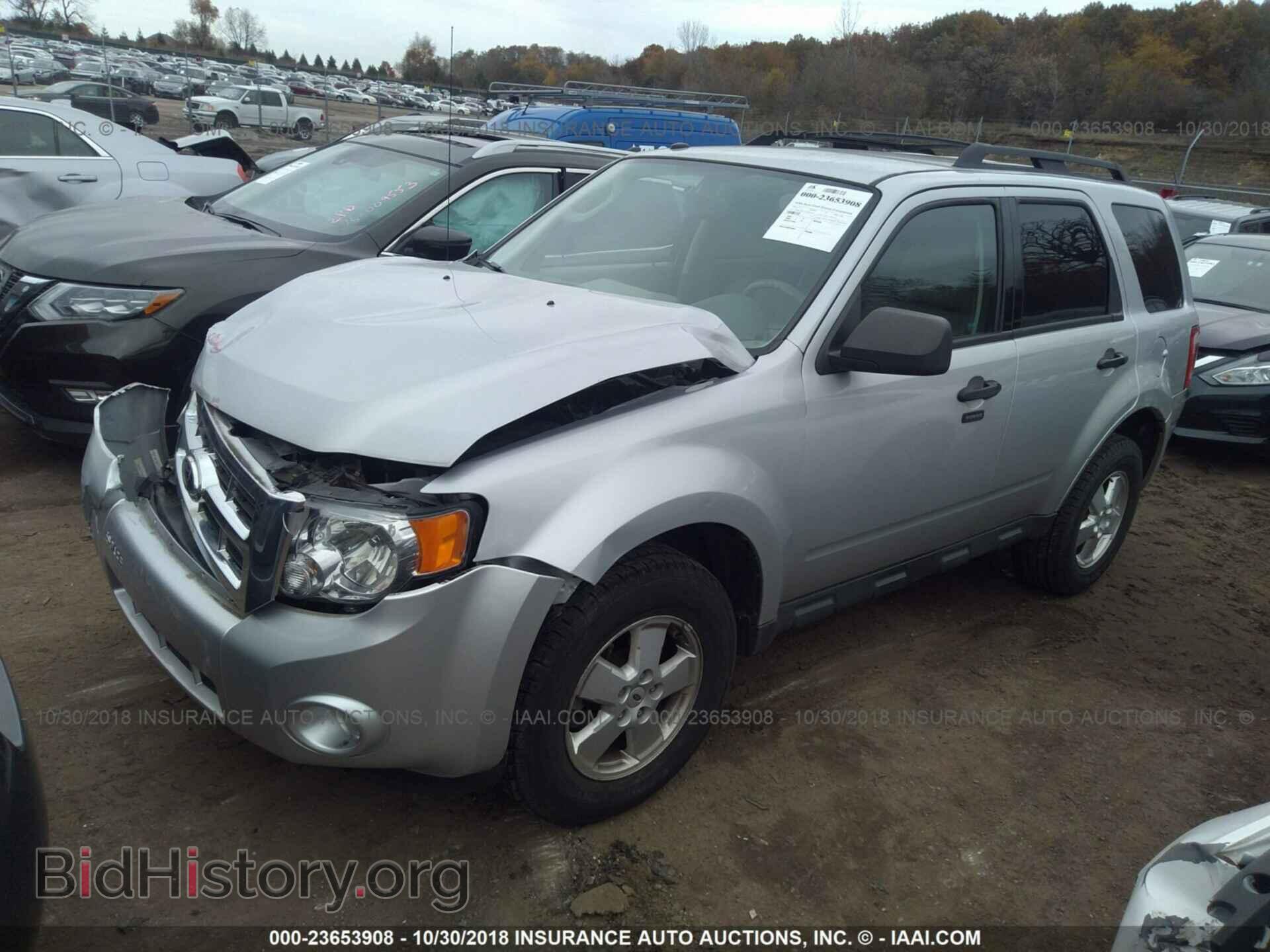 2012 Ford Escape - VIN: 1FMCU0DG9CKB07559 - Photo 2