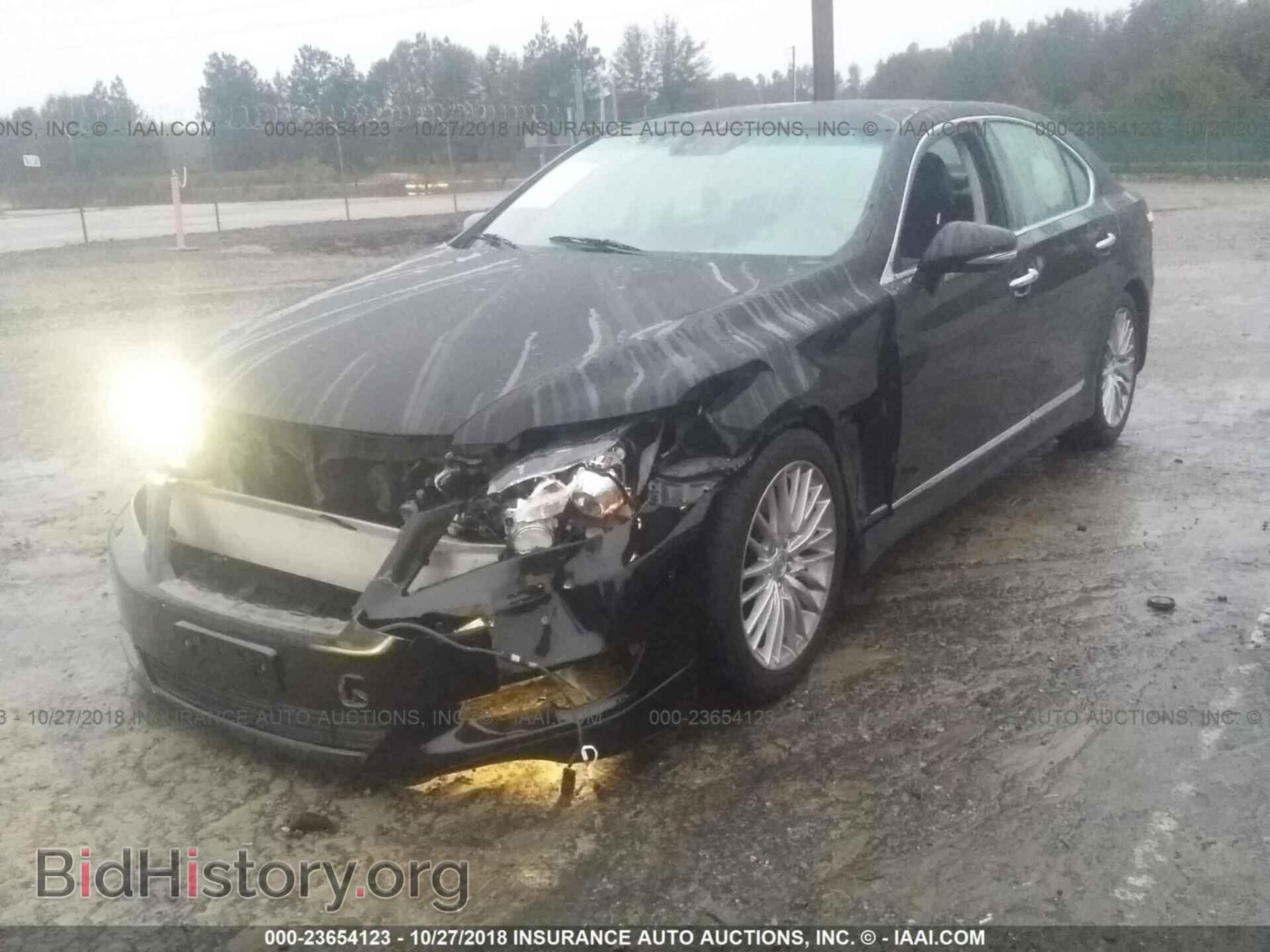2011 Lexus Ls - VIN: JTHBL5EF3B5103315 - Photo 2