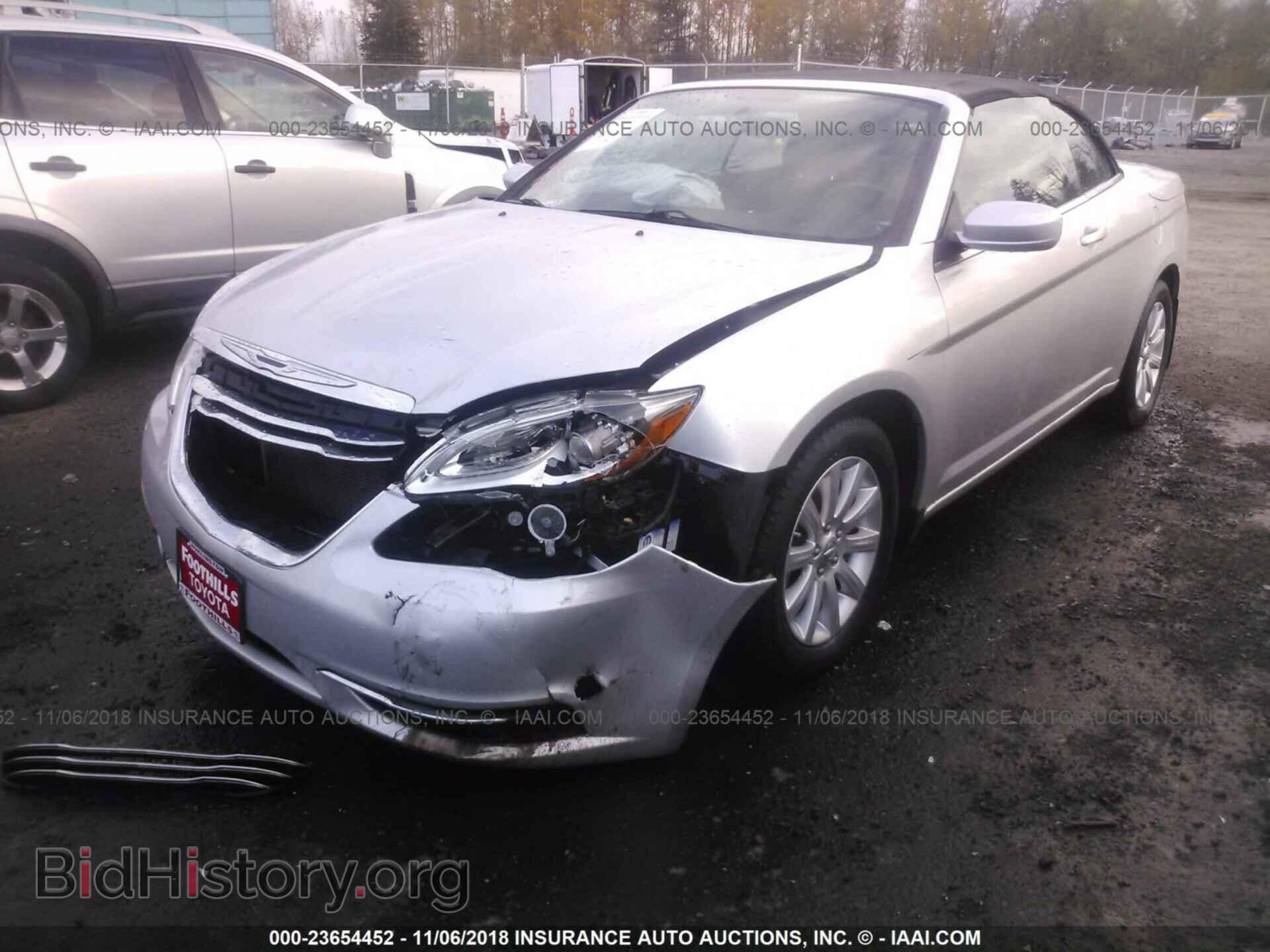 2011 Chrysler 200 - VIN: 1C3BC2EG8BN532964 - Photo 2