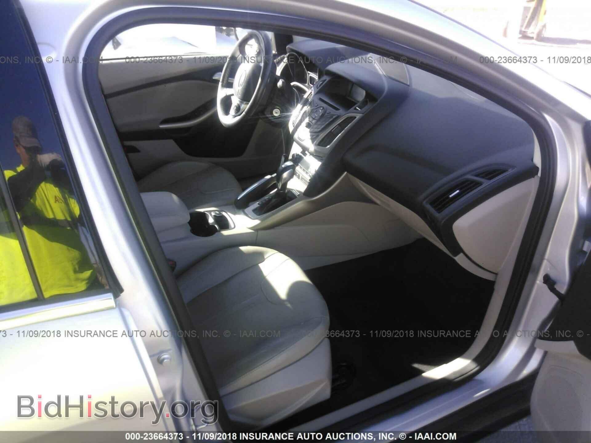 2012 Ford Focus - VIN: 1FAHP3M2XCL195142 - Photo 5