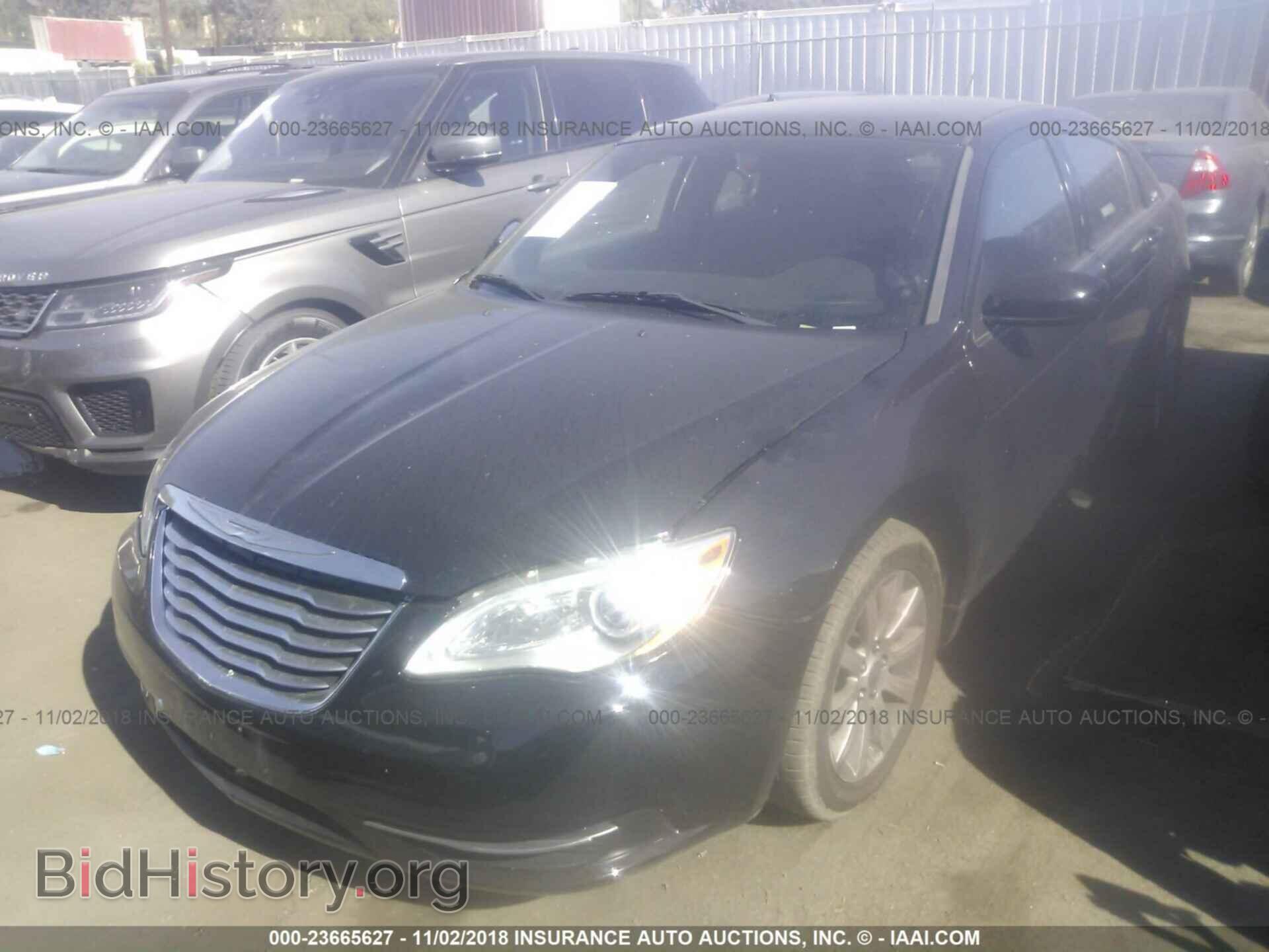 2013 Chrysler 200 - VIN: 1C3CCBBG1DN560214 - Фото 2
