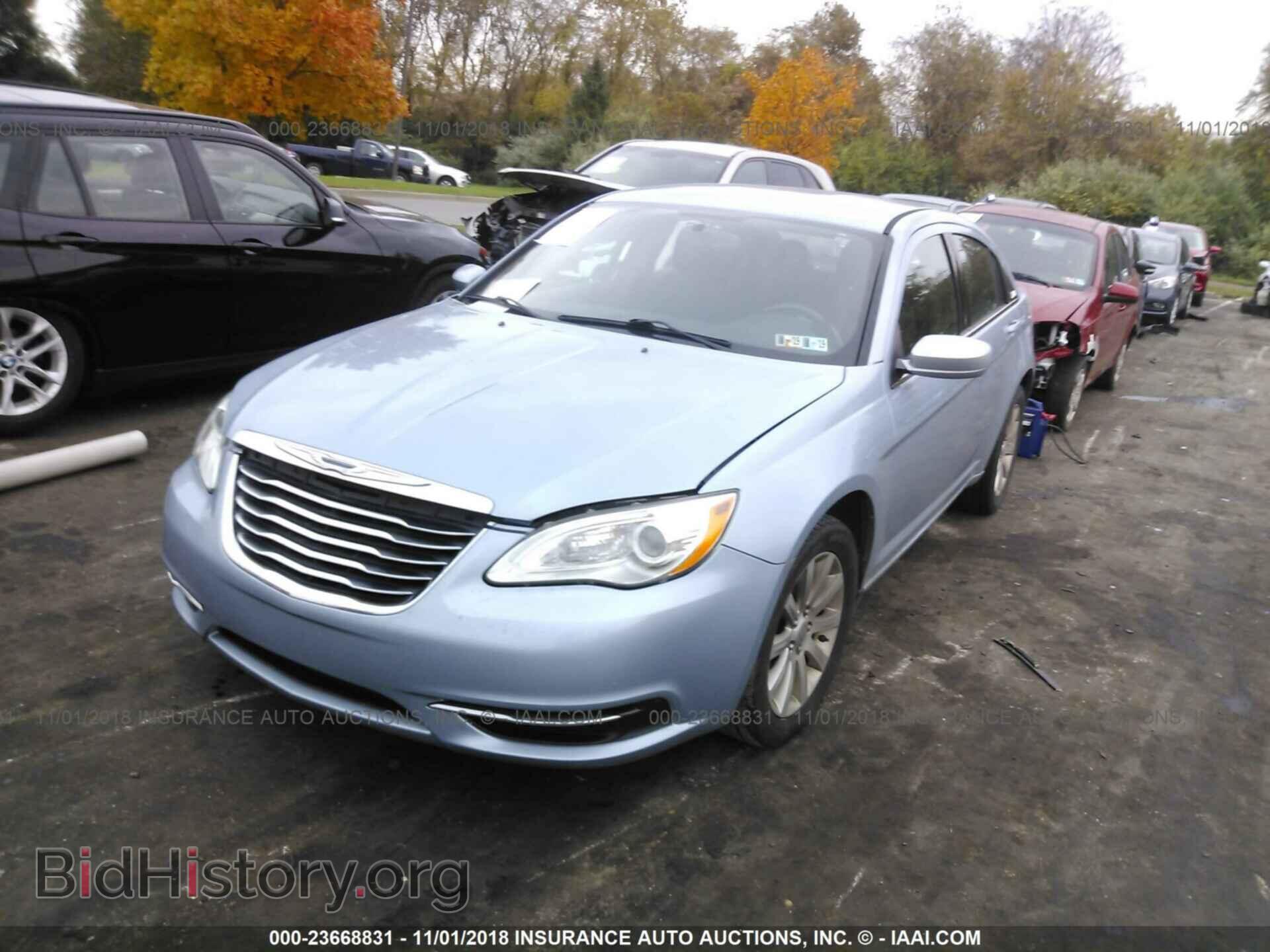 2013 Chrysler 200 - VIN: 1C3CCBBB7DN514083 - Photo 2