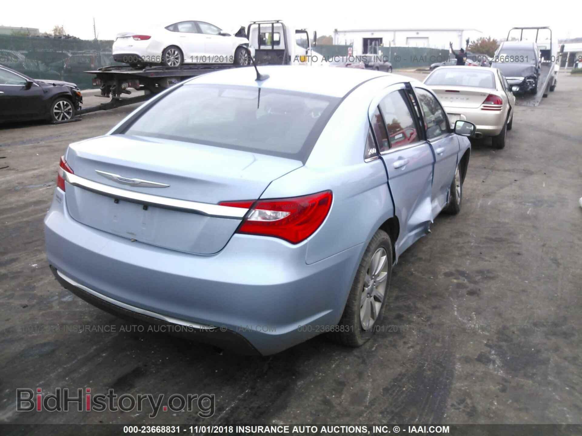 2013 Chrysler 200 - VIN: 1C3CCBBB7DN514083 - Photo 4