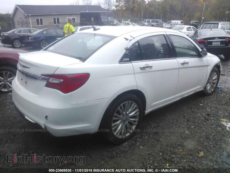 2012 Chrysler 200 (VIN 1C3CCBCBXCN263864) — photo 4 of 10