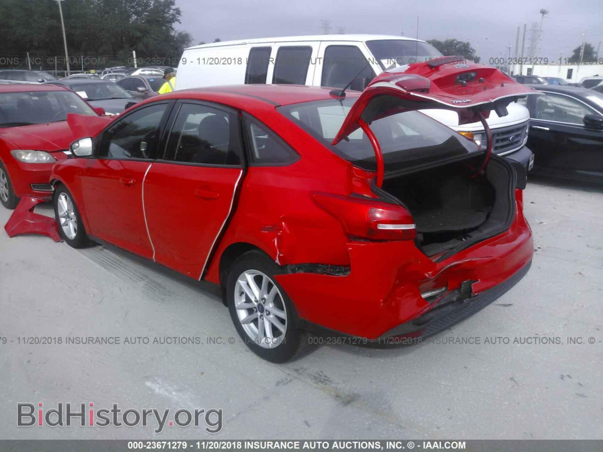 2015 Ford Focus - VIN: 1FADP3F22FL342425 - Photo 3