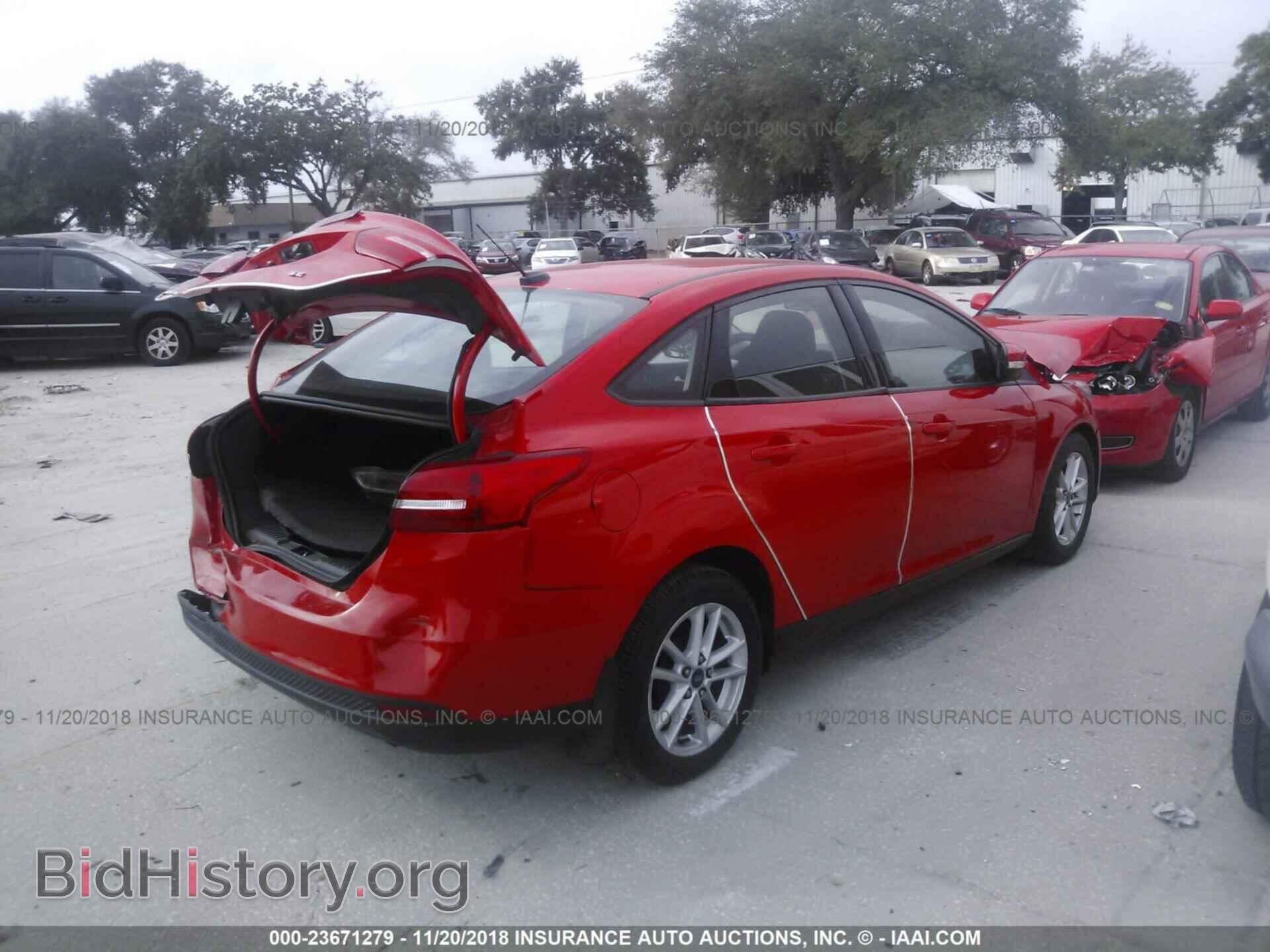 2015 Ford Focus - VIN: 1FADP3F22FL342425 - Photo 4