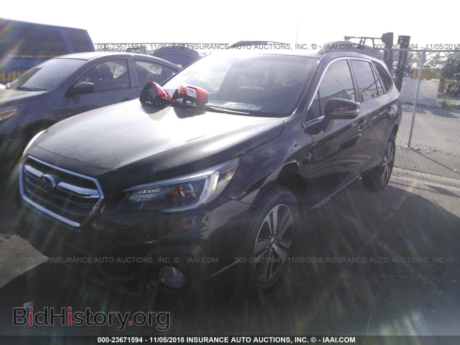 2018 Subaru Outback - VIN: 4S4BSANC0J3324069 - Фото 2