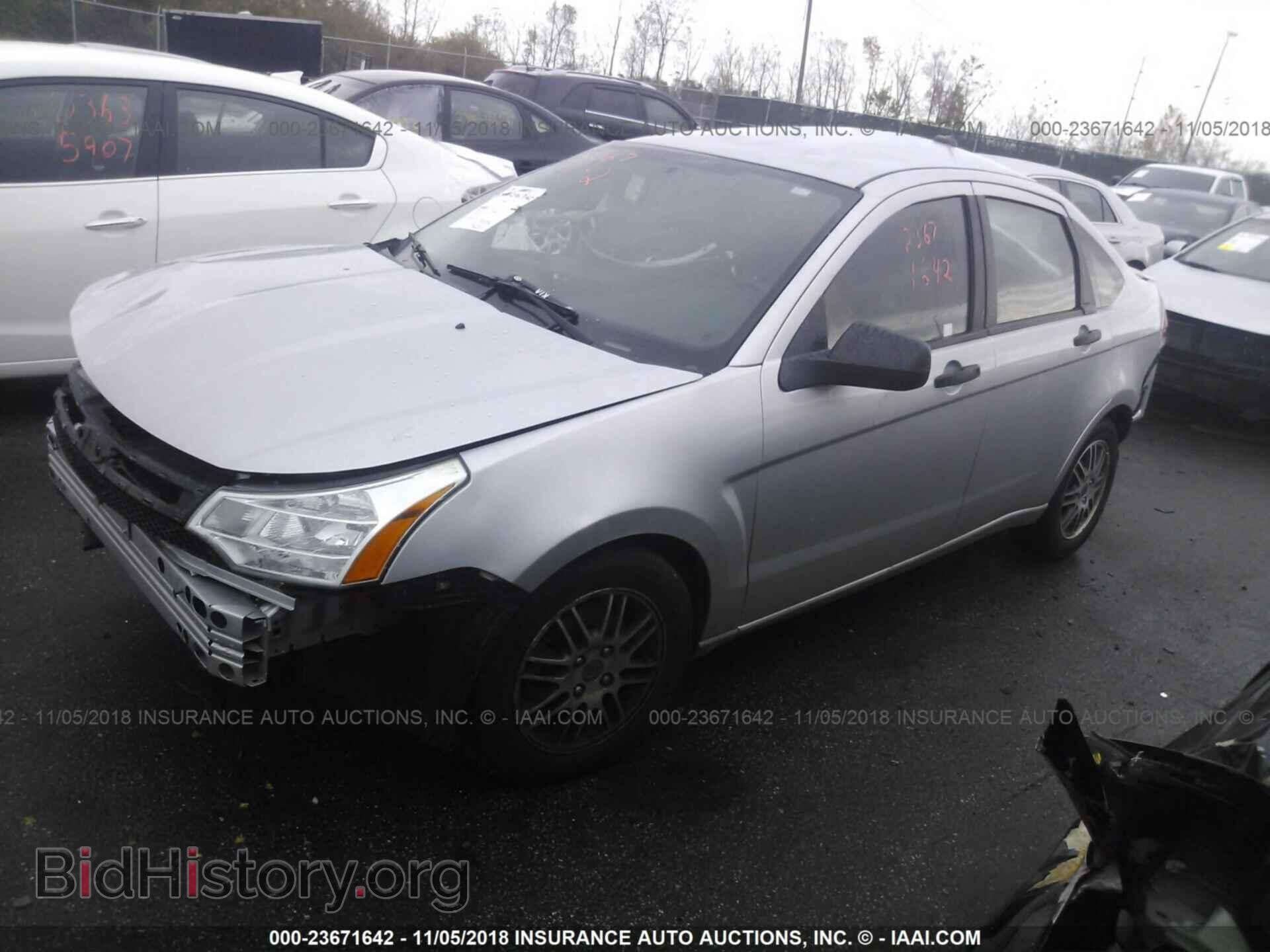 2011 Ford Focus - VIN: 1FAHP3FN0BW144544 - Фото 2