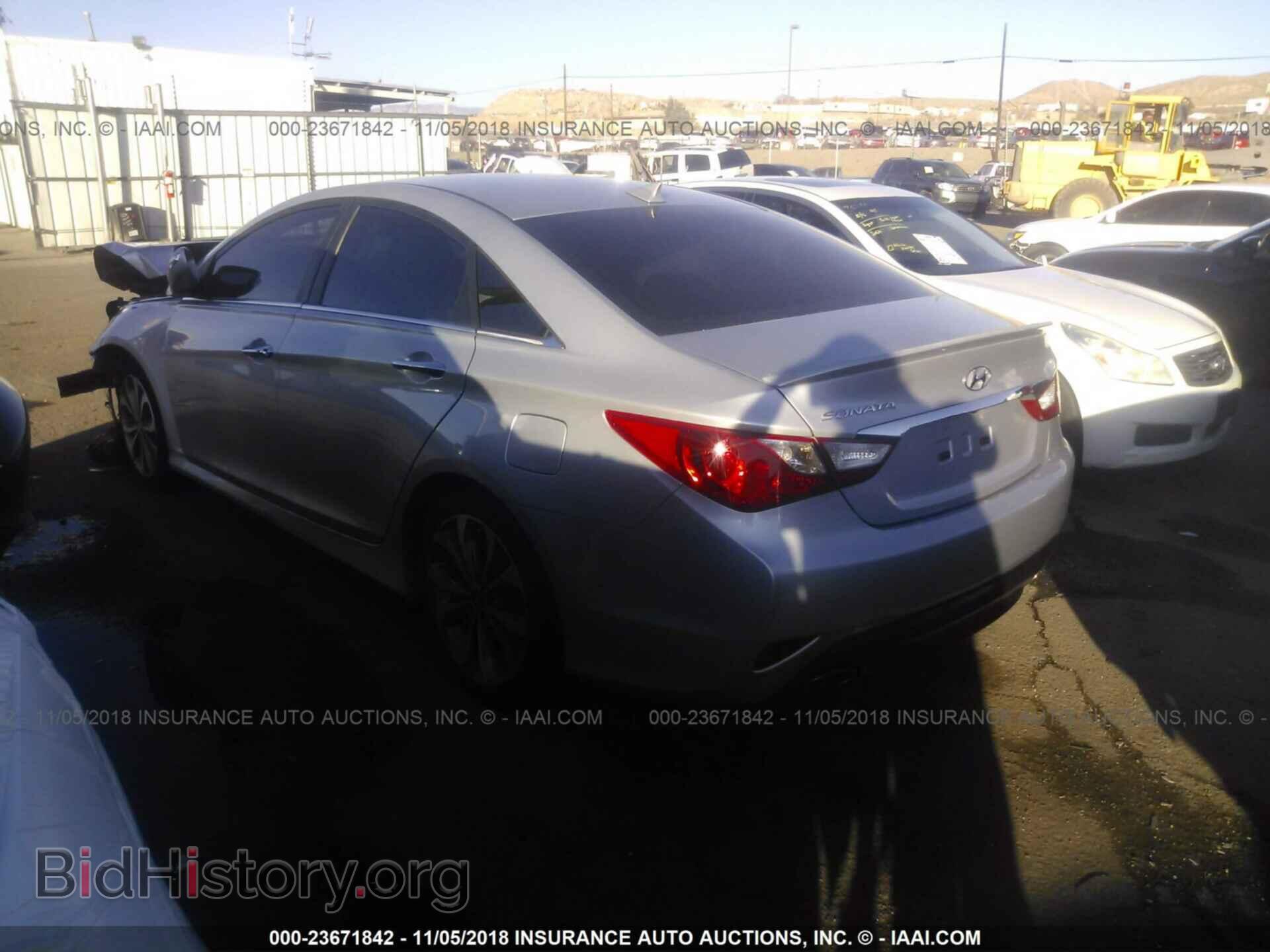 2014 Hyundai Sonata - VIN: 5NPEC4AC3EH822749 - Фото 3