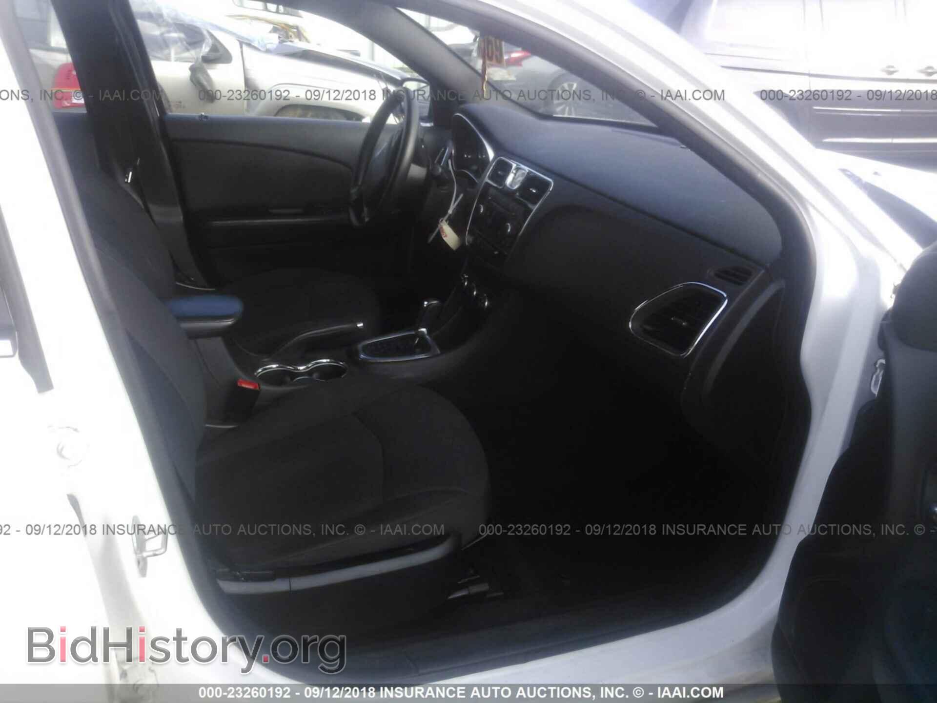 2012 CHRYSLER 200 - VIN: 1C3CCBAB2CN319380 - Фото 5