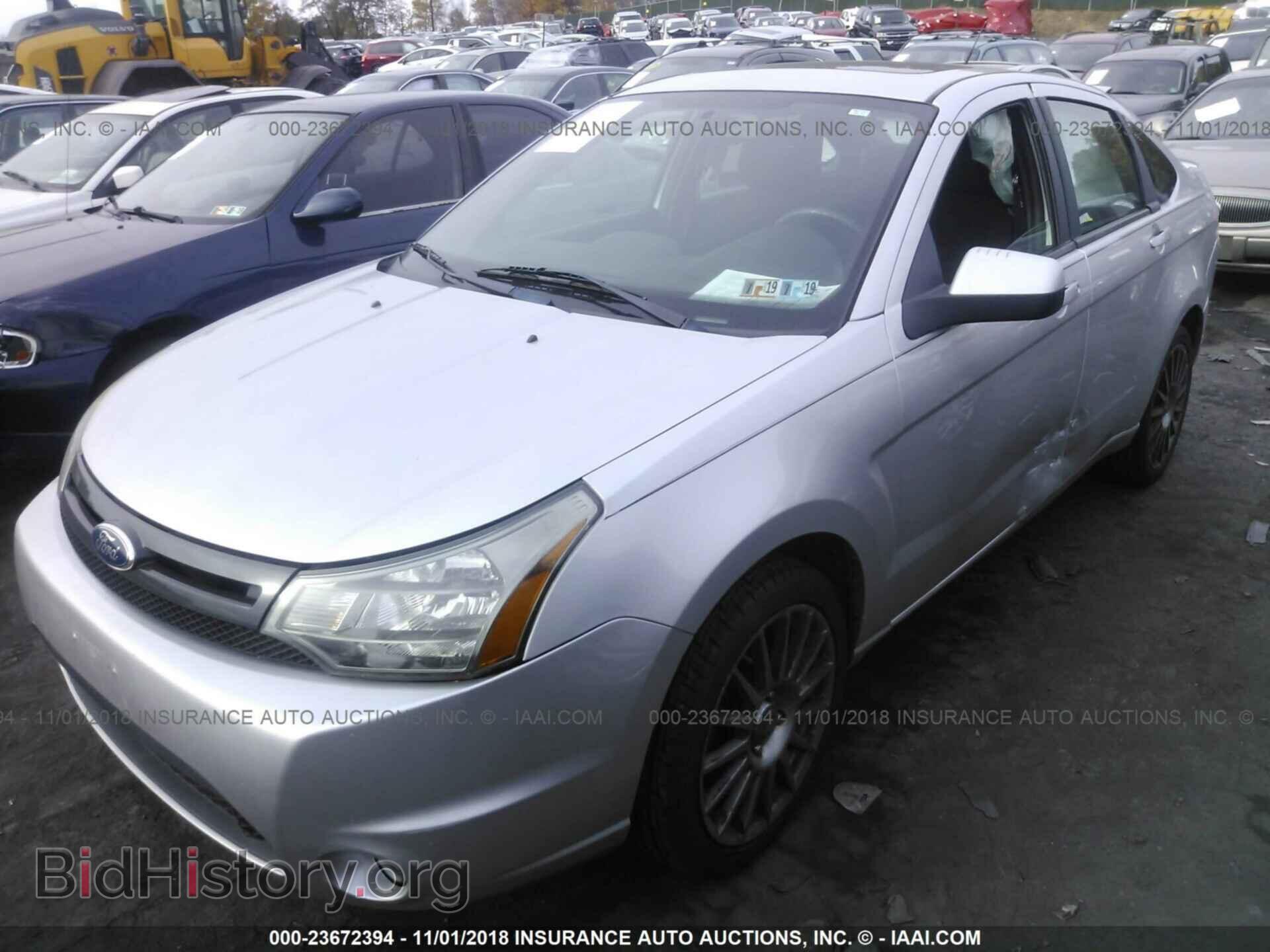 2011 Ford Focus - VIN: 1FAHP3GN5BW140505 - Фото 2