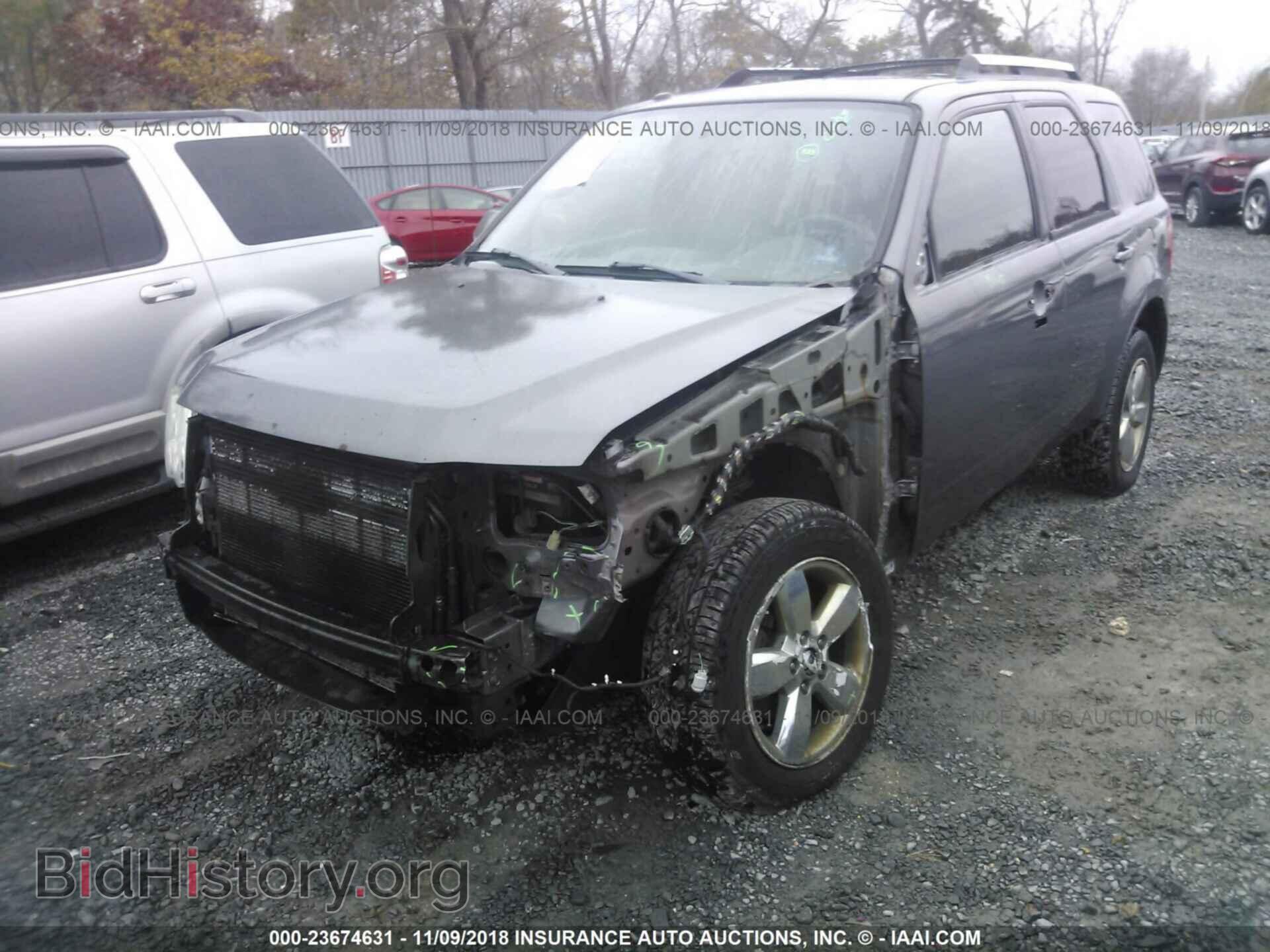 2011 Ford Escape - VIN: 1FMCU0E78BKA19373 - Фото 2