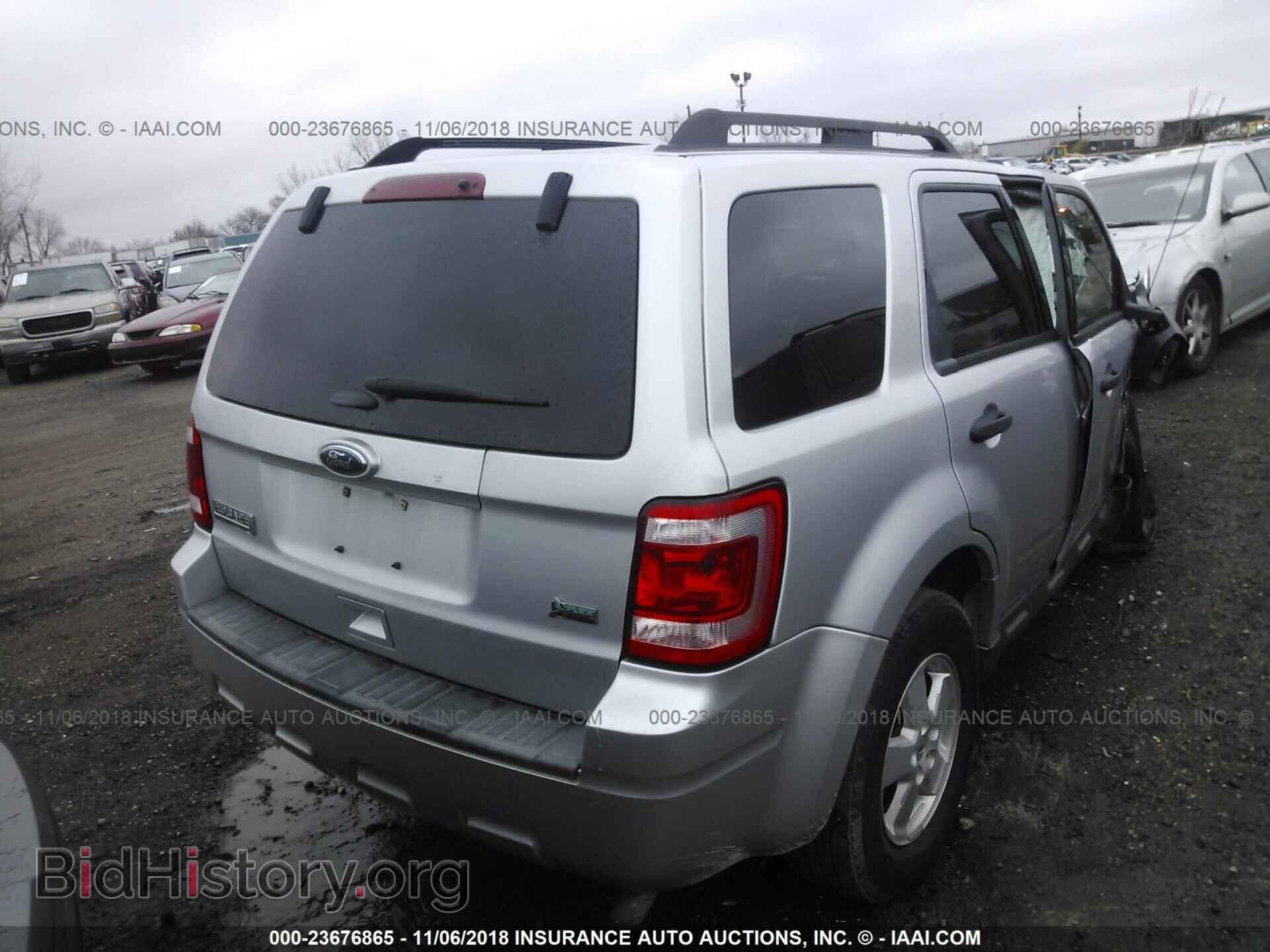 2011 Ford Escape - VIN: 1FMCU0DG3BKB64144 - Фото 4
