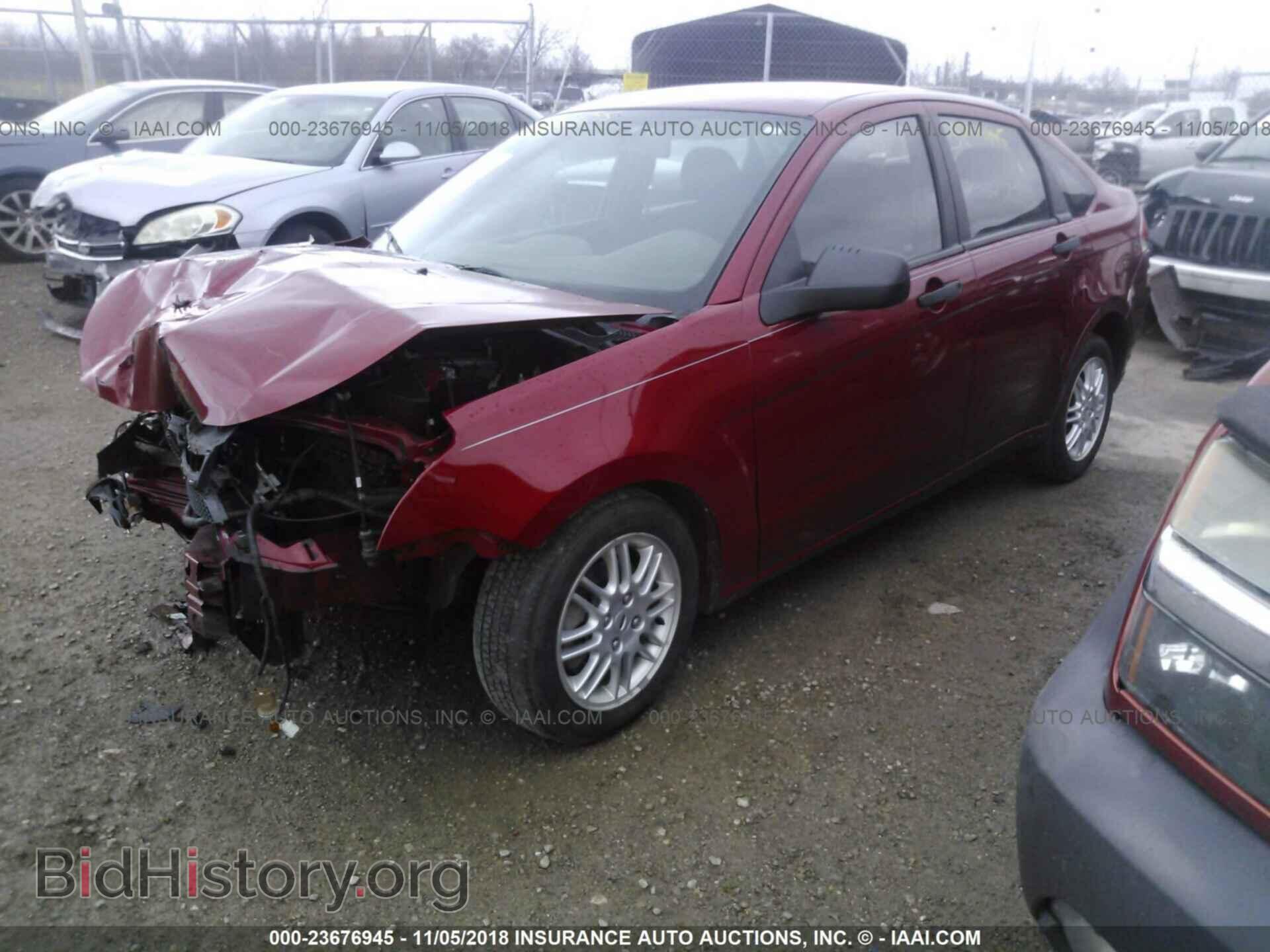 2011 Ford Focus - VIN: 1FAHP3FN4BW143669 - Photo 2