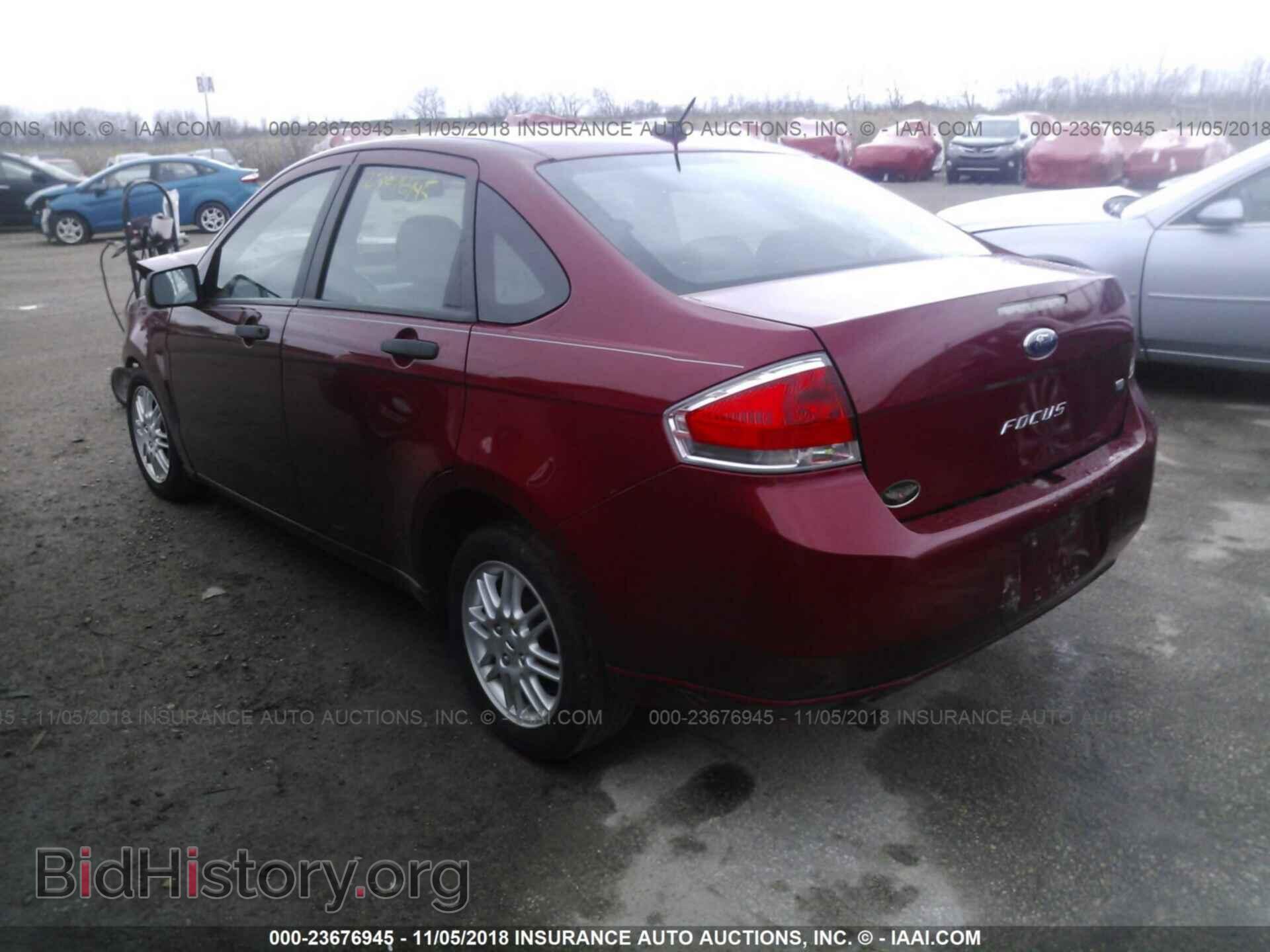 2011 Ford Focus - VIN: 1FAHP3FN4BW143669 - Photo 3