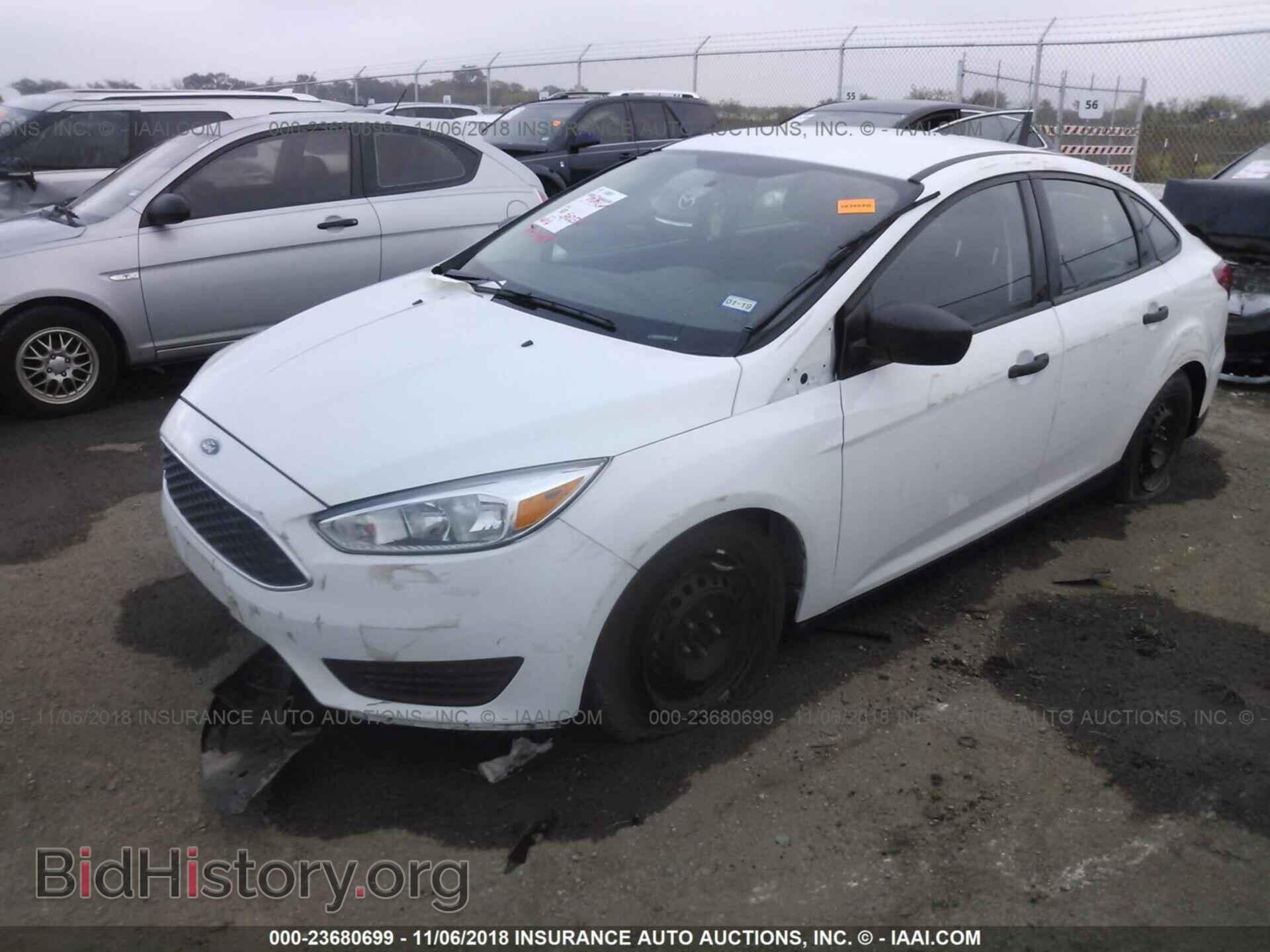 2016 Ford Focus - VIN: 1FADP3E23GL212317 - Photo 2