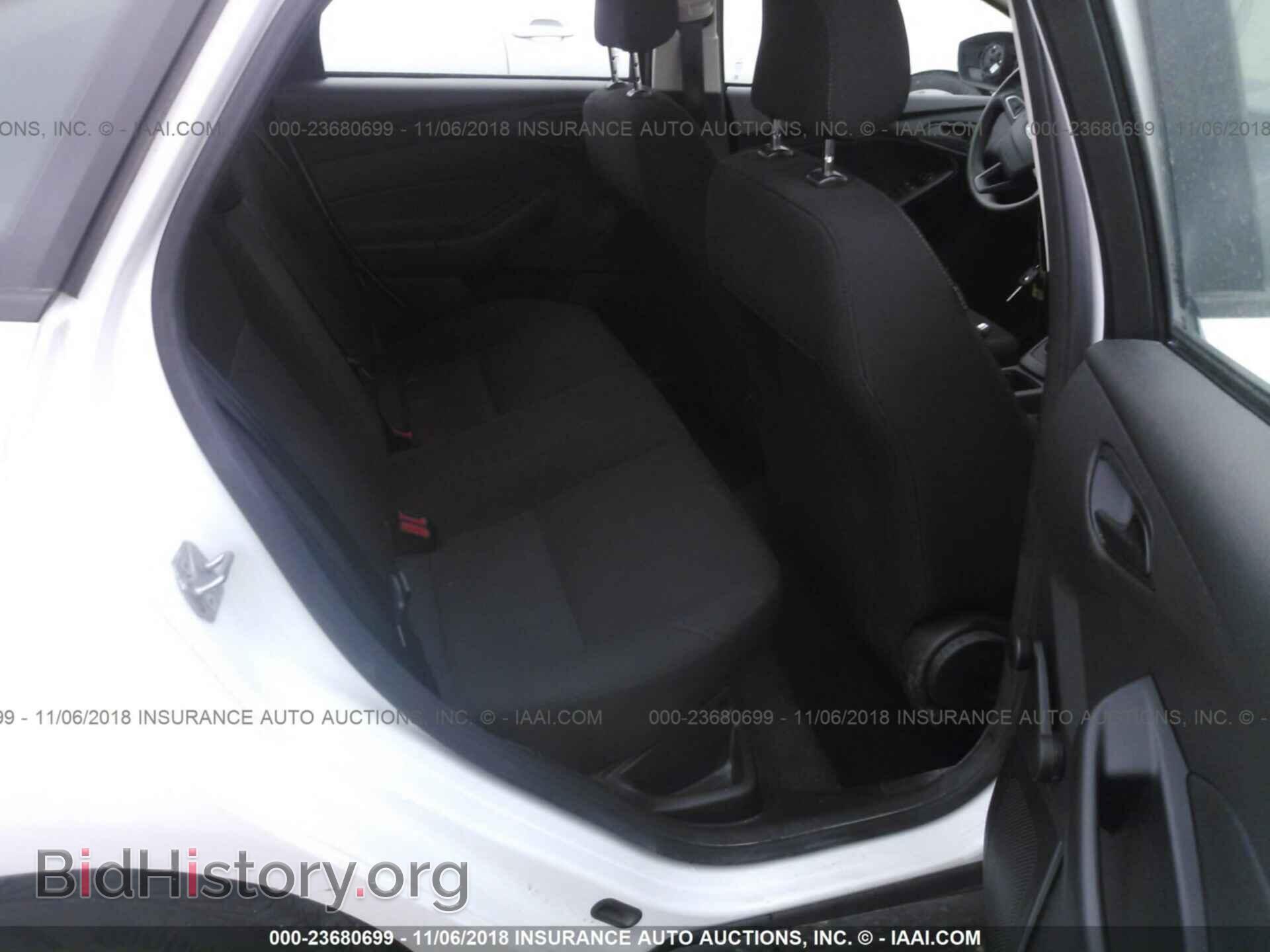2016 Ford Focus - VIN: 1FADP3E23GL212317 - Photo 8