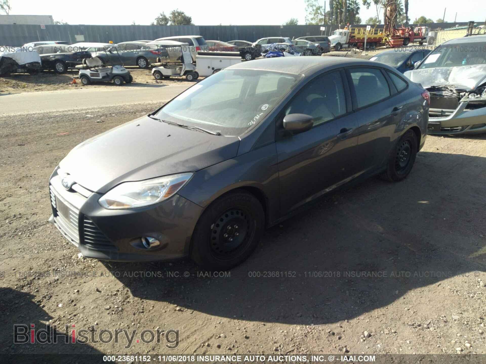 2012 Ford Focus - VIN: 1FAHP3F26CL207932 - Photo 2