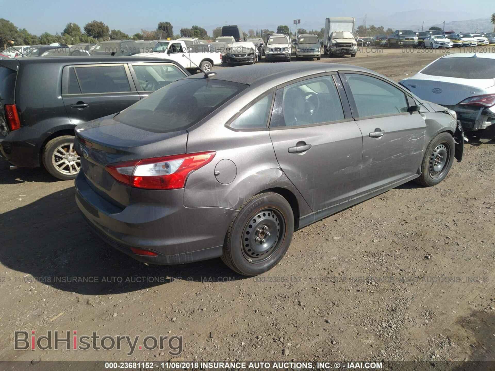2012 Ford Focus - VIN: 1FAHP3F26CL207932 - Photo 4