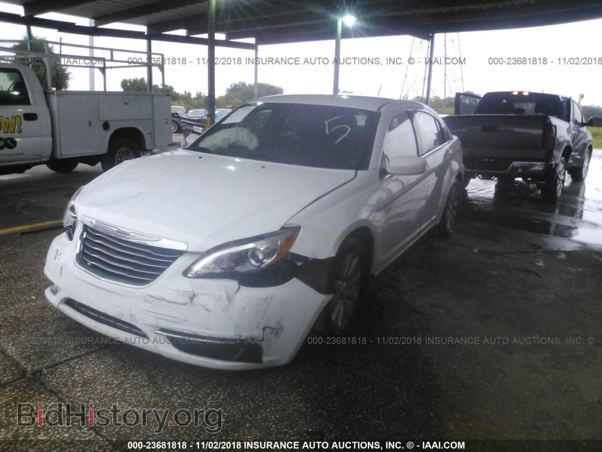 2014 Chrysler 200 - VIN: 1C3CCBBB0EN137629 - Photo 2