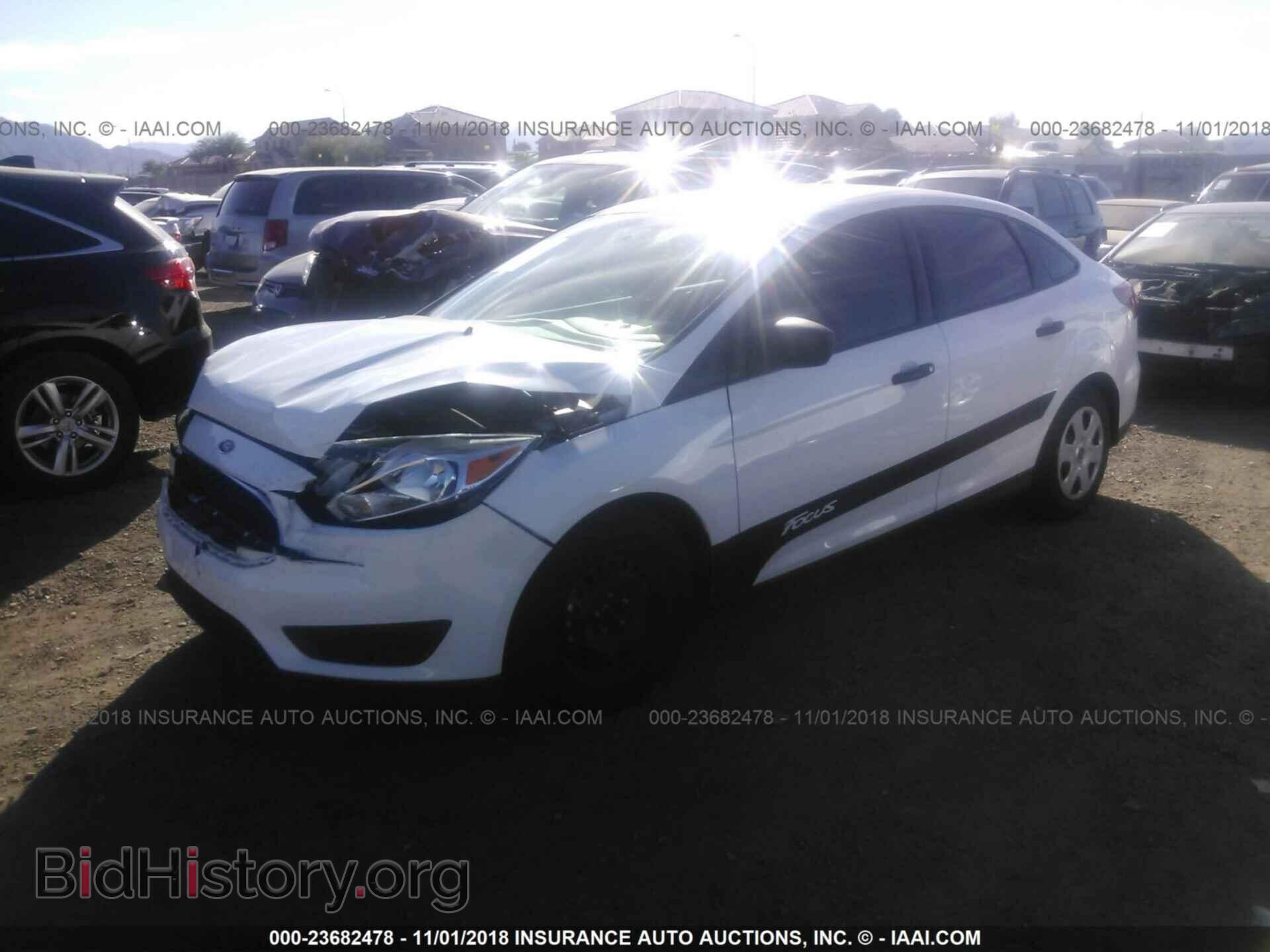 2017 Ford Focus - VIN: 1FADP3E29HL245209 - Фото 2