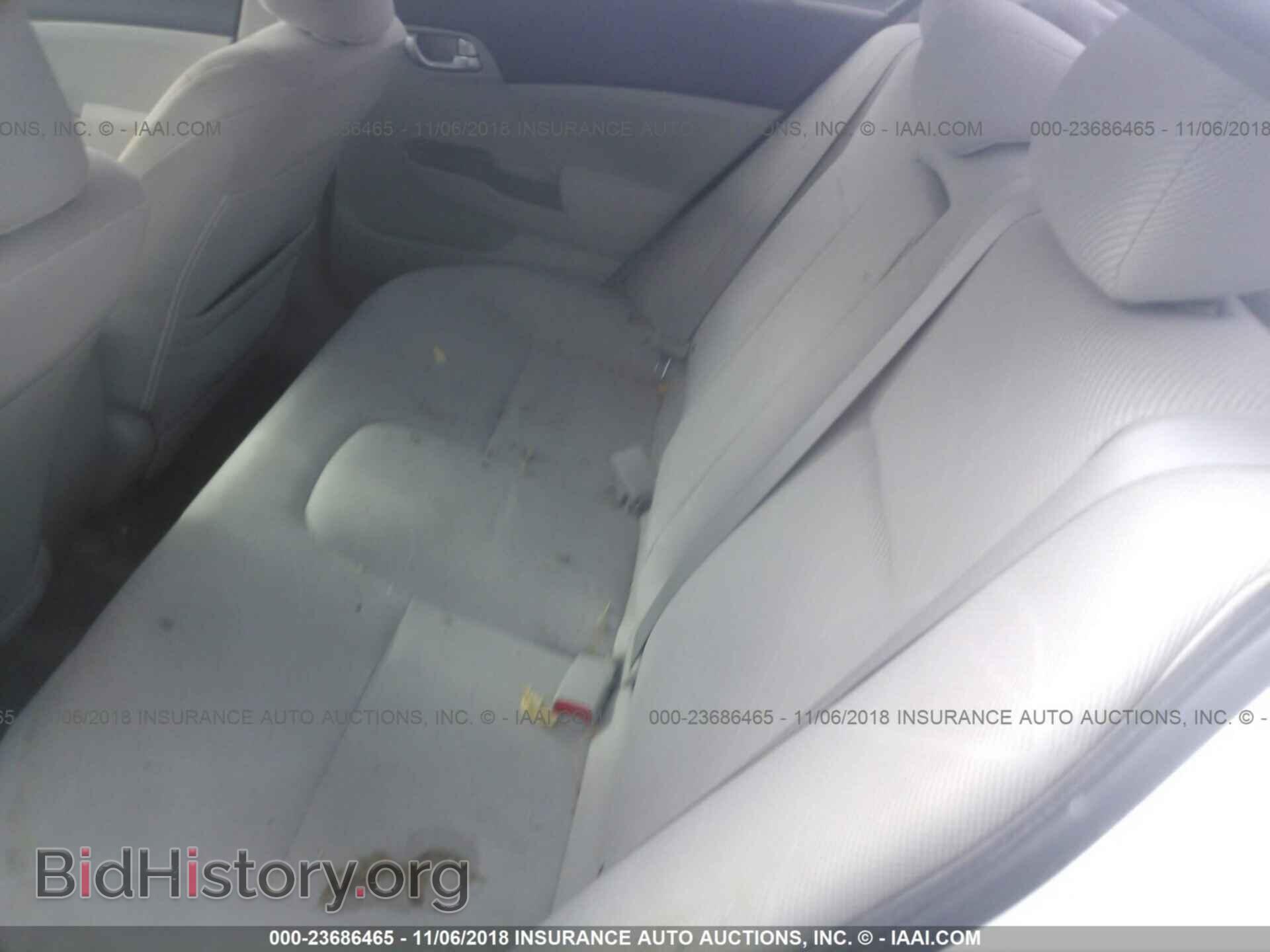 2012 Honda Civic - VIN: 2HGFB2F89CH556533 - Photo 8