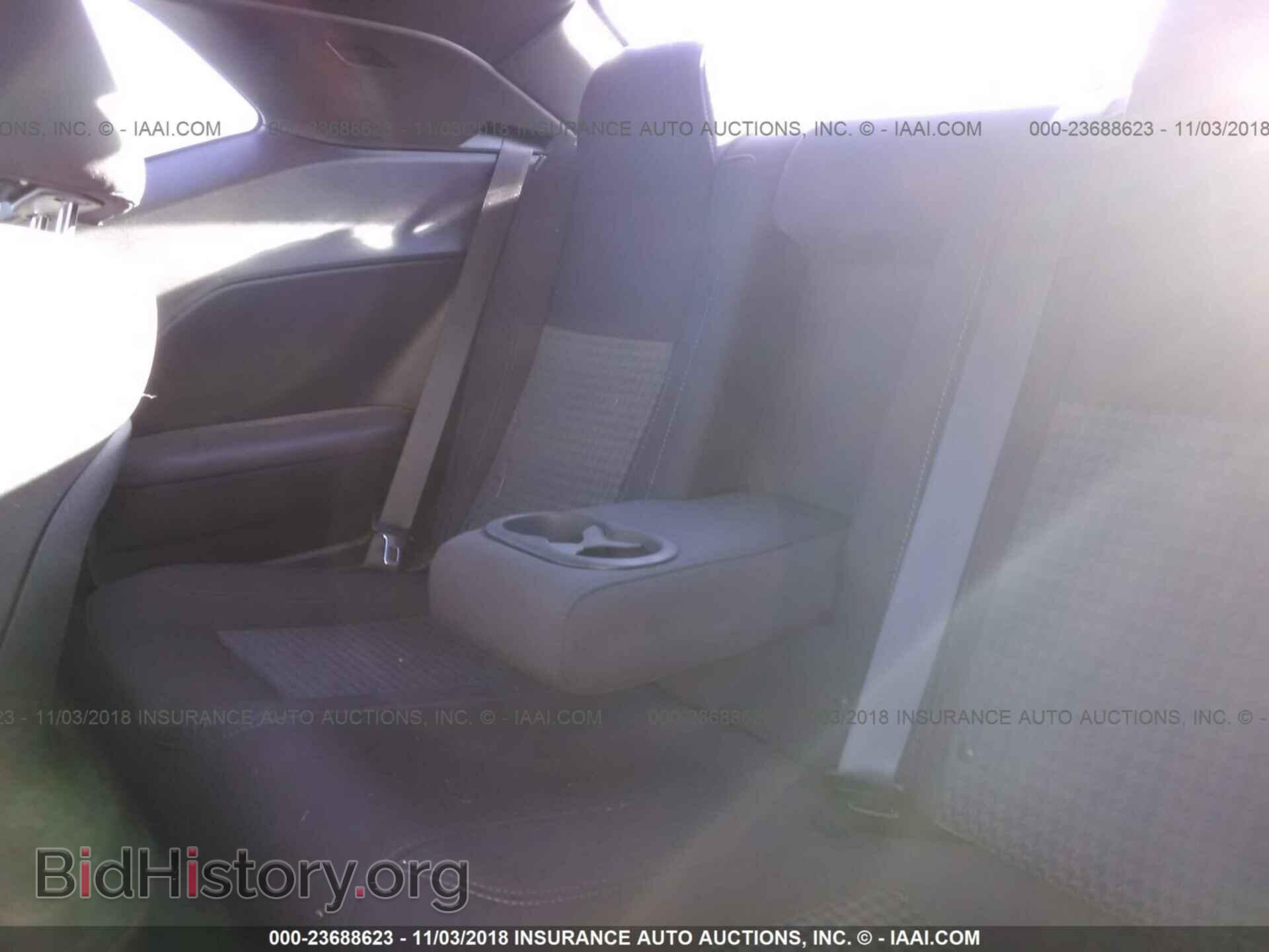 2018 Dodge Challenger - VIN: 2C3CDZAG2JH325400 - Photo 8