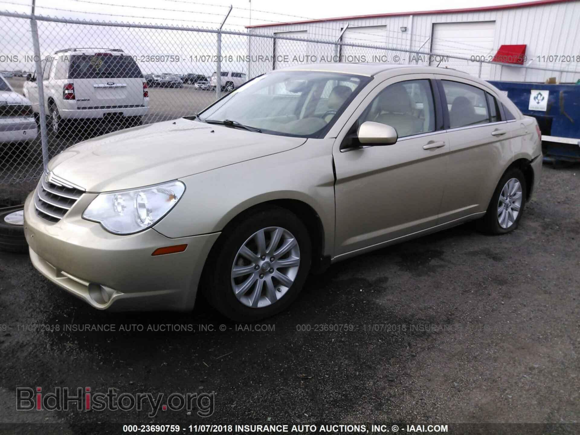 2010 CHRYSLER SEBRING - VIN: 1C3CC5FB0AN161242 - Фото 2