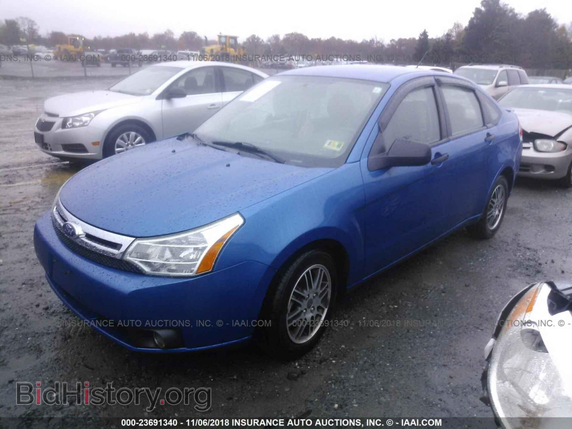2011 Ford Focus - VIN: 1FAHP3FN9BW137253 - Фото 2
