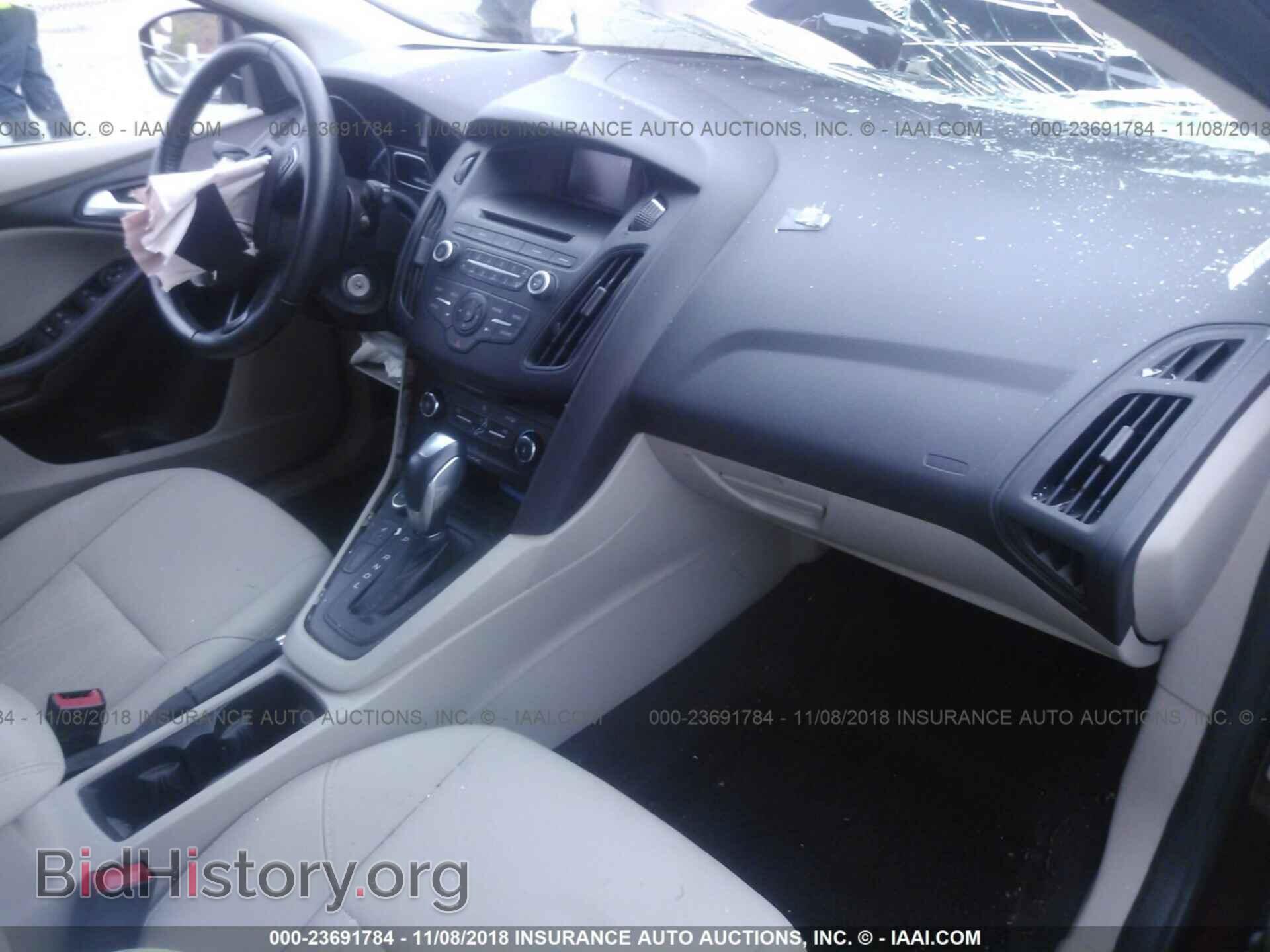 2016 Ford Focus - VIN: 1FADP3K22GL242462 - Фото 5