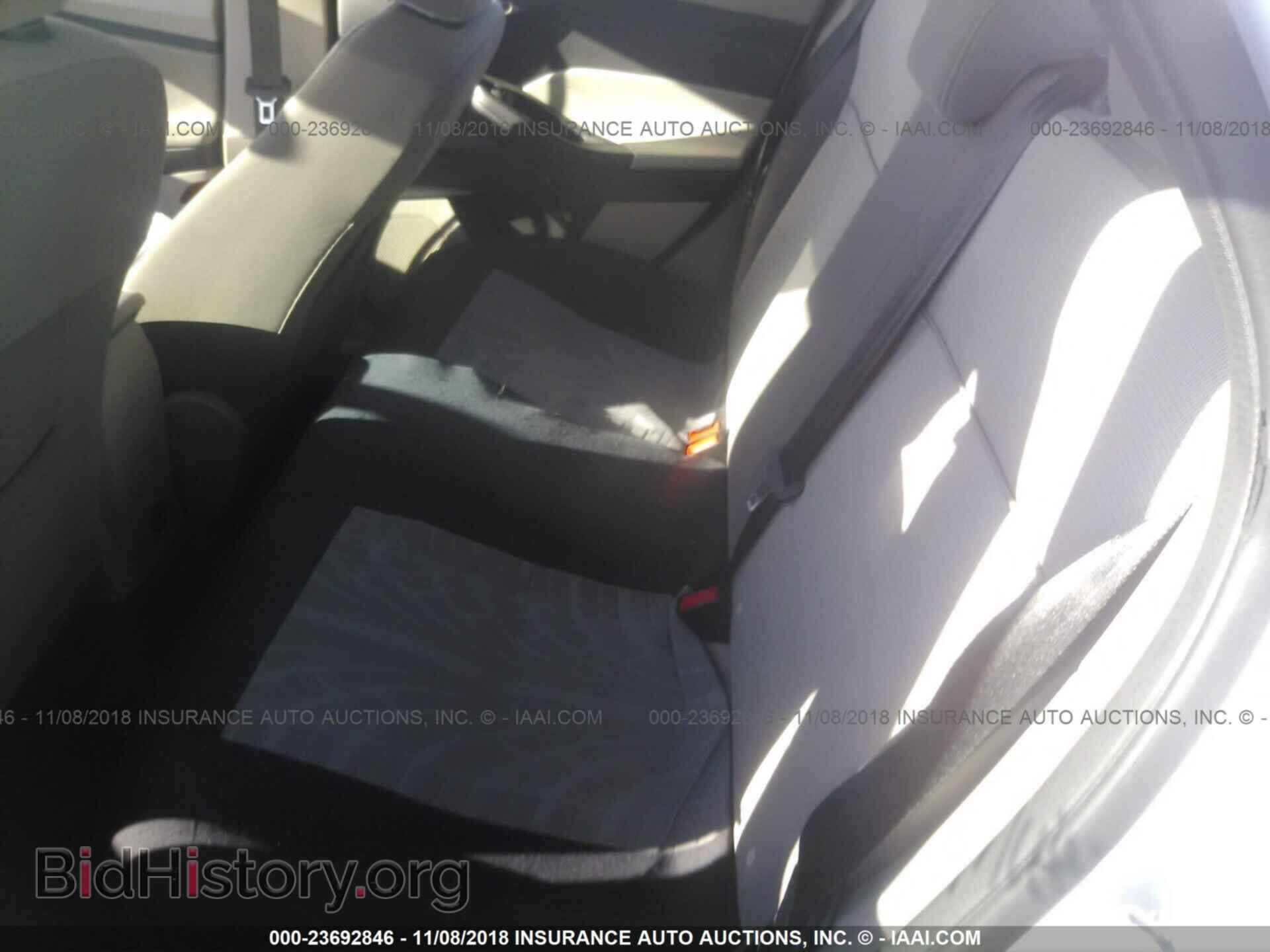 2014 Ford Focus - VIN: 1FADP3F21EL157166 - Photo 8