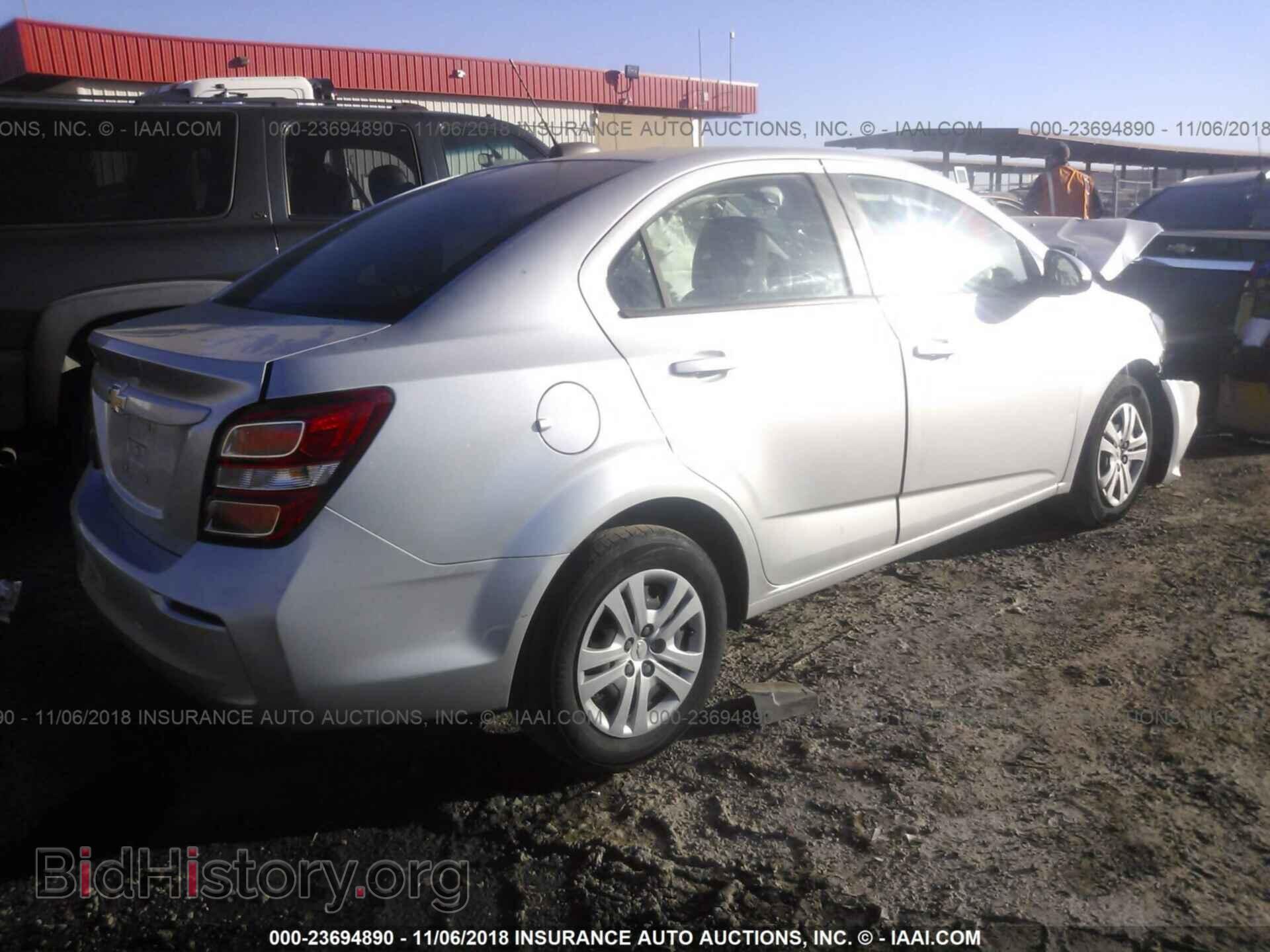 2017 Chevrolet Sonic - VIN: 1G1JB5SH5H4145384 - Фото 4