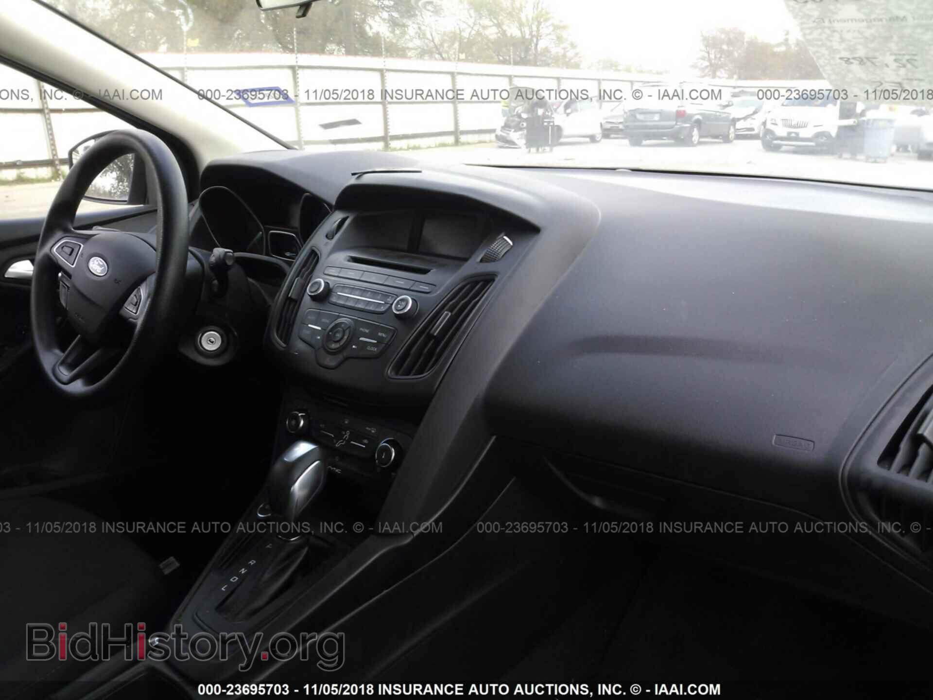 2016 Ford Focus - VIN: 1FADP3K23GL374890 - Photo 5