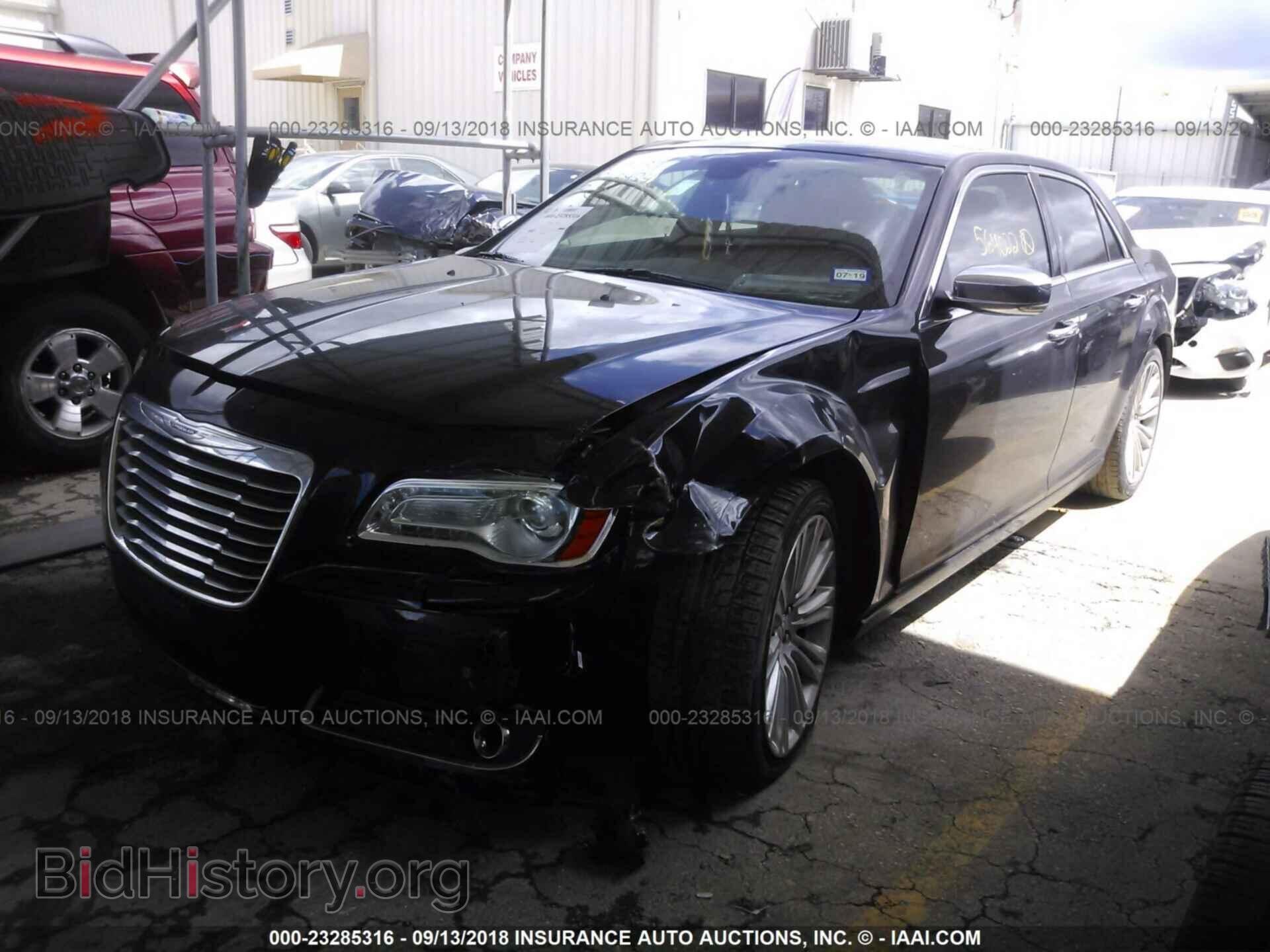 2011 CHRYSLER 300C - VIN: 2C3CA6CT3BH564022 - Фото 2