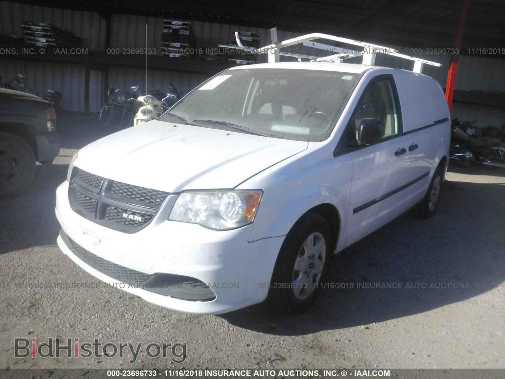 2013 Ram Tradesman - VIN: 2C4JRGAG4DR811665 - Фото 2