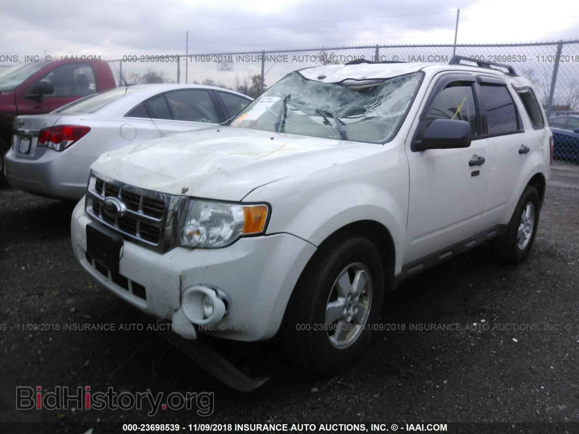 2012 Ford Escape - VIN: 1FMCU9D75CKB93022 - Photo 2
