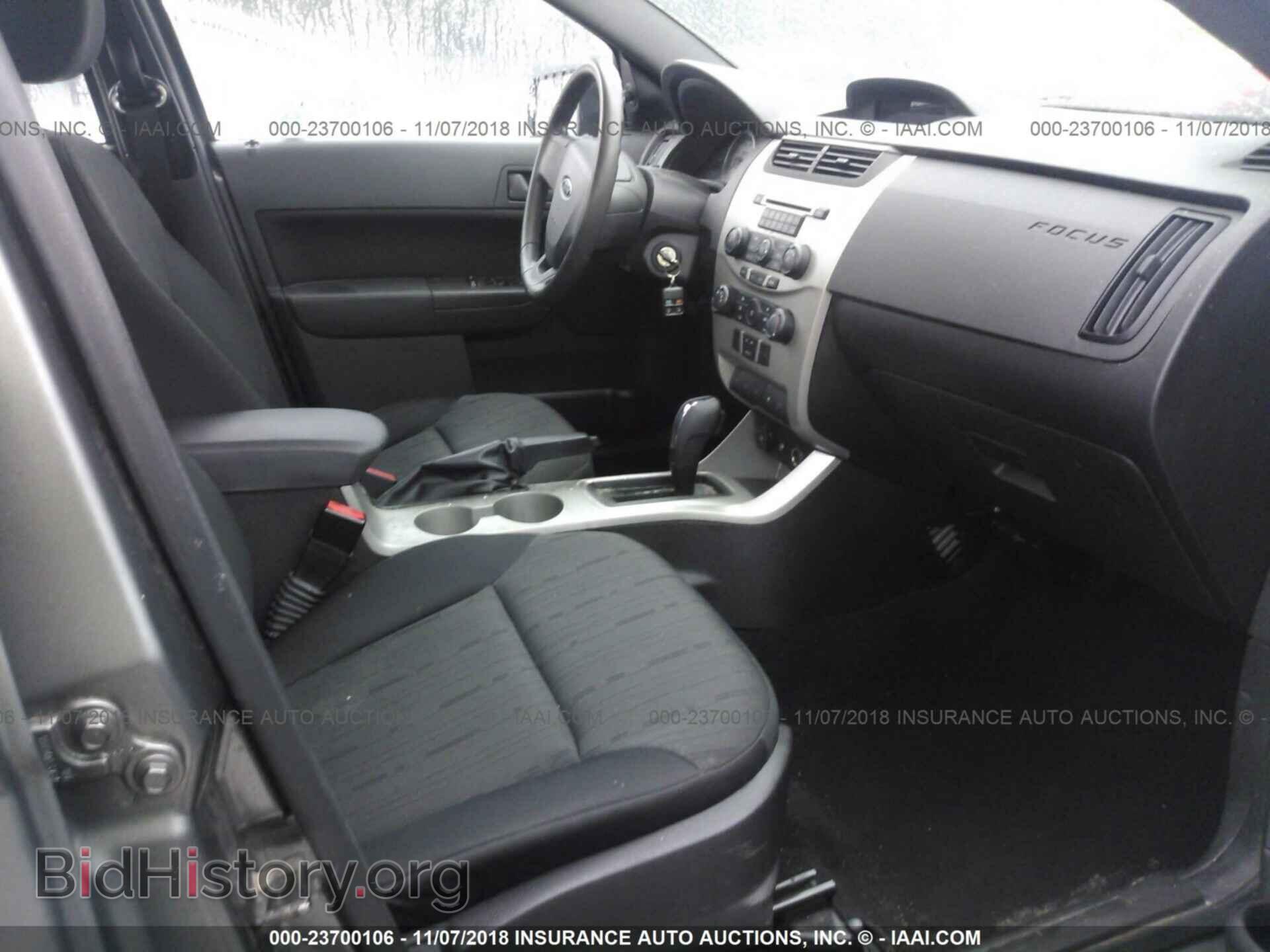 2011 Ford Focus - VIN: 1FAHP3FN5BW153076 - Photo 5