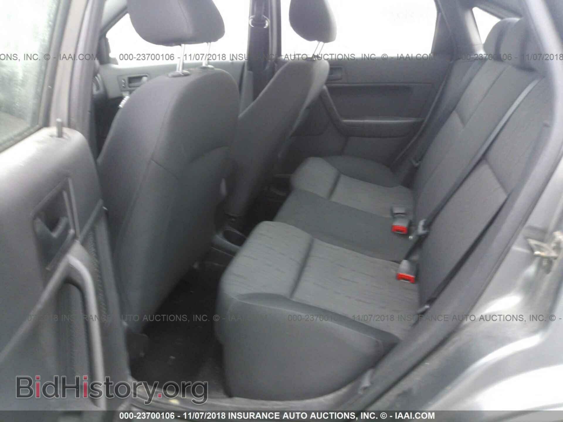 2011 Ford Focus - VIN: 1FAHP3FN5BW153076 - Photo 8