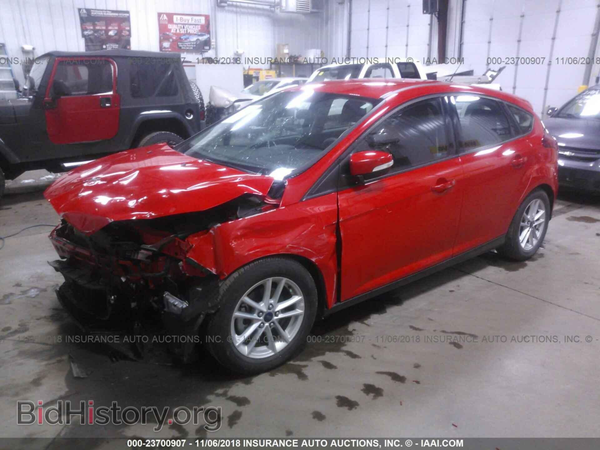 2016 Ford Focus - VIN: 1FADP3K28GL264045 - Photo 2