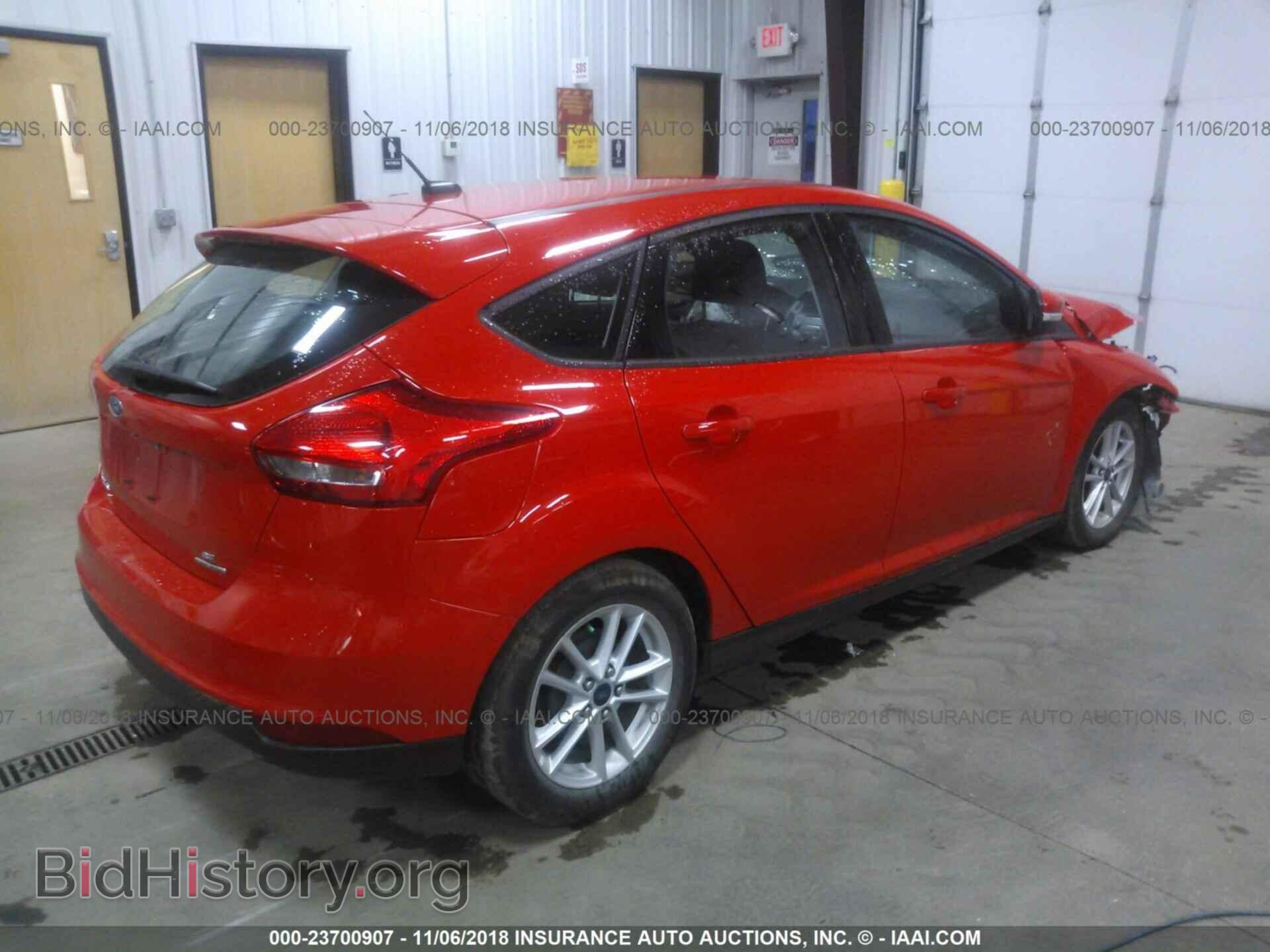 2016 Ford Focus - VIN: 1FADP3K28GL264045 - Photo 4