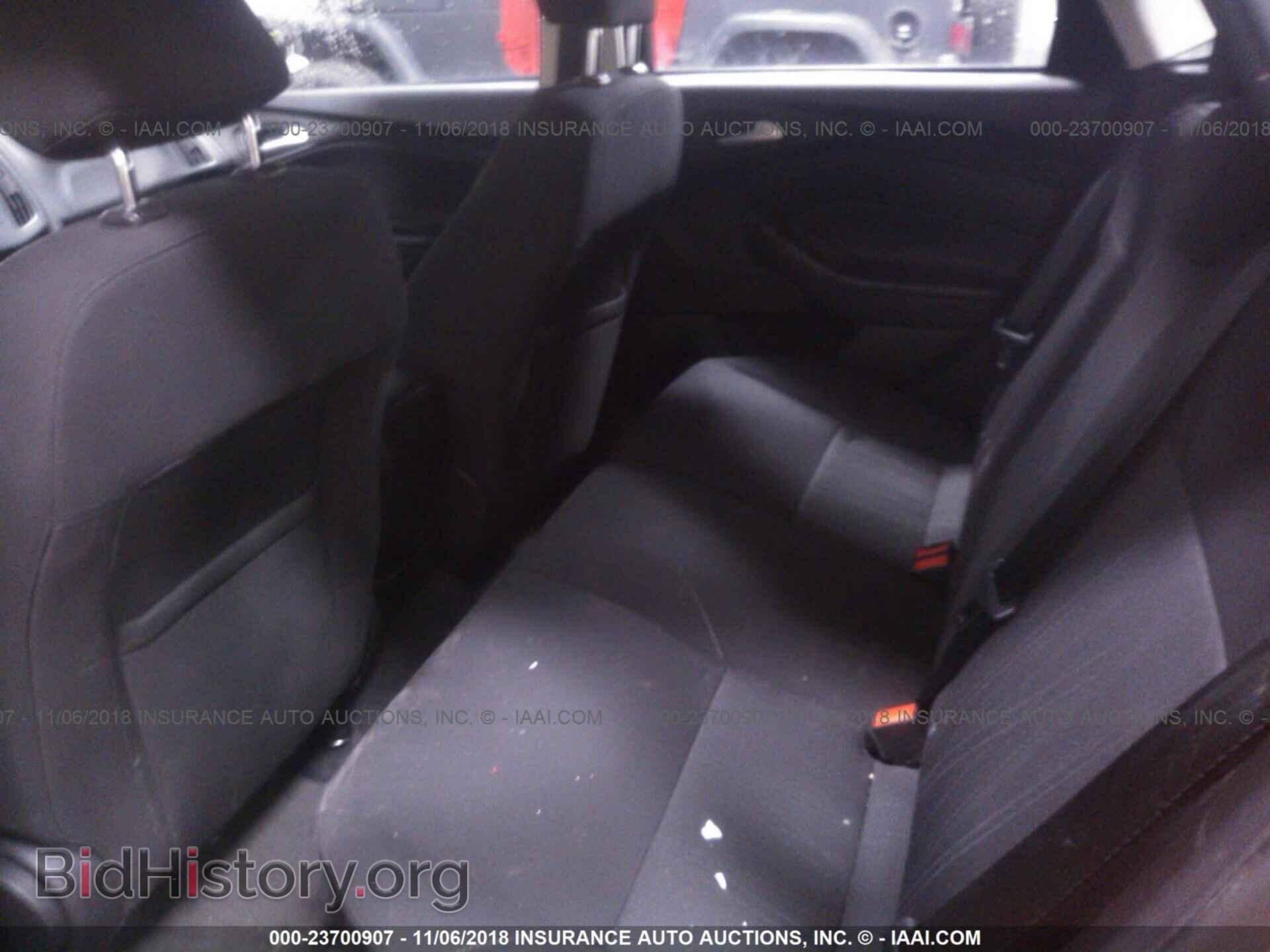 2016 Ford Focus - VIN: 1FADP3K28GL264045 - Photo 8