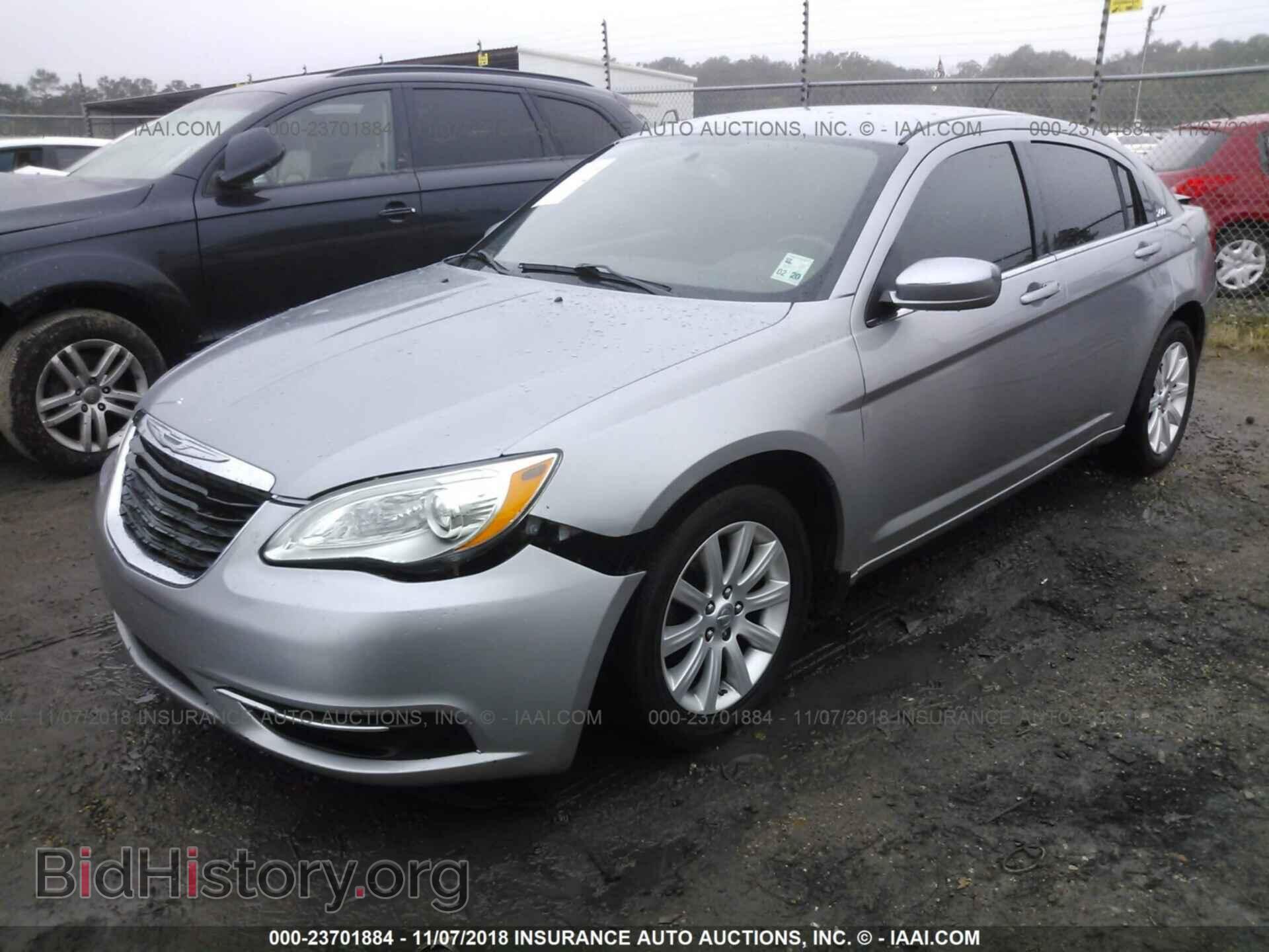 2013 Chrysler 200 - VIN: 1C3CCBBB4DN627814 - Фото 2