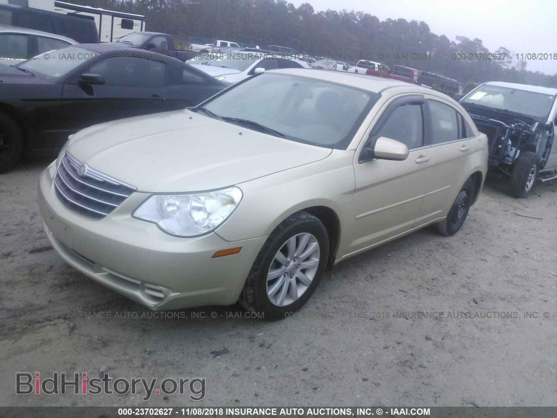 2010 CHRYSLER SEBRING - VIN: 1C3CC5FD0AN196770 - Photo 2