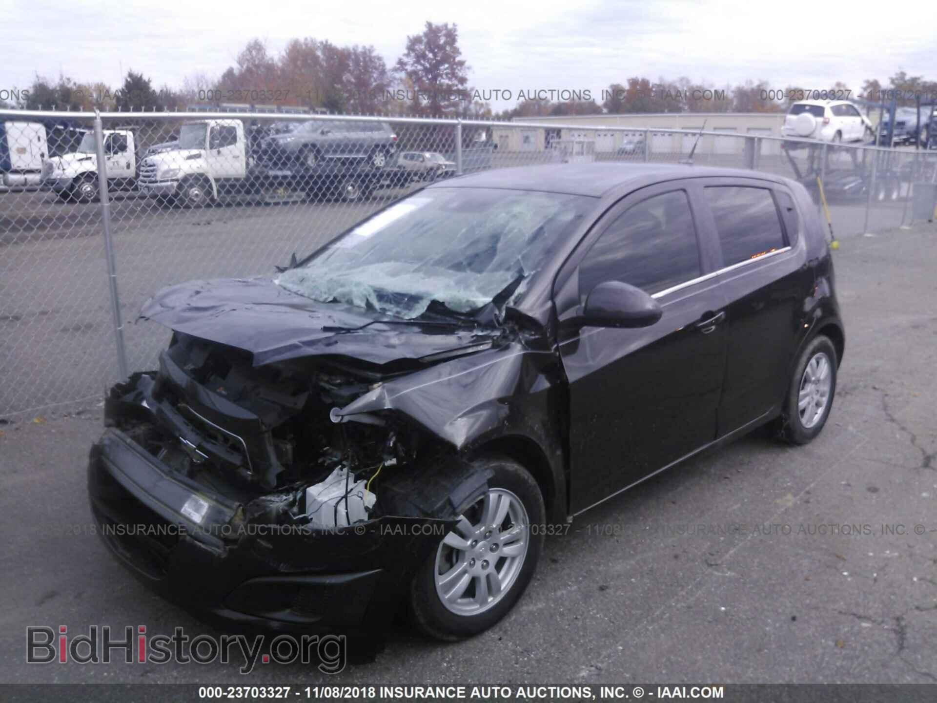 2014 Chevrolet Sonic - VIN: 1G1JC6SH4E4197362 - Фото 2