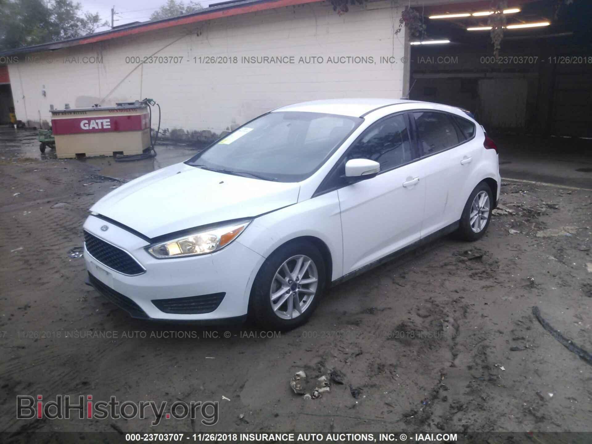 2016 Ford Focus - VIN: 1FADP3K20GL296732 - Photo 2