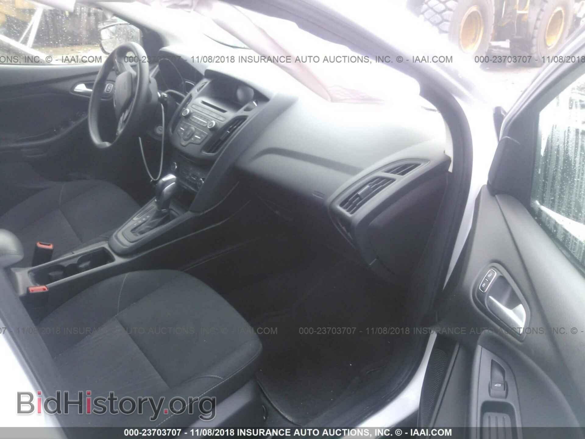 2016 Ford Focus - VIN: 1FADP3K20GL296732 - Photo 5