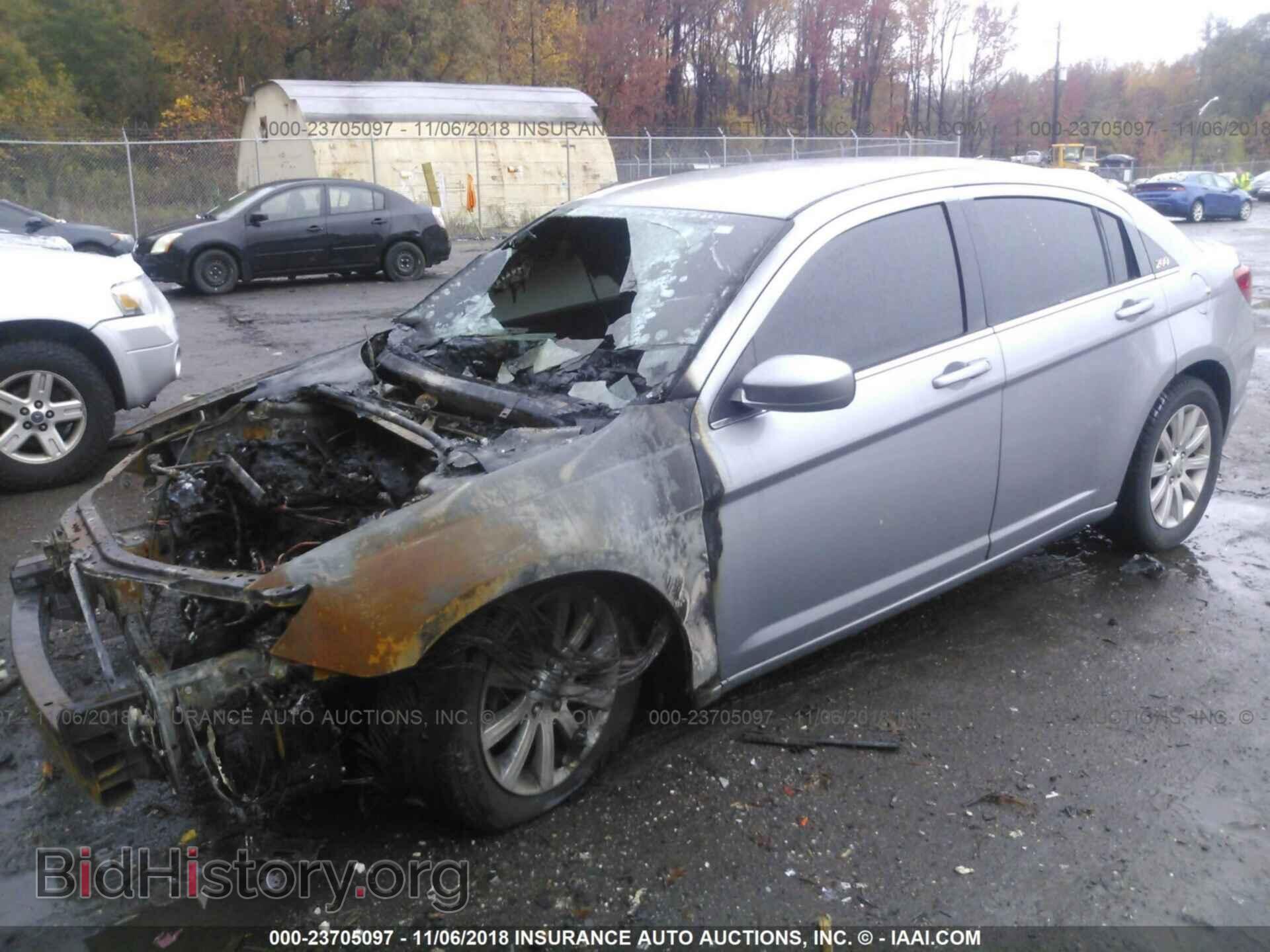 2014 Chrysler 200 - VIN: 1C3CCBBB1EN107748 - Photo 2