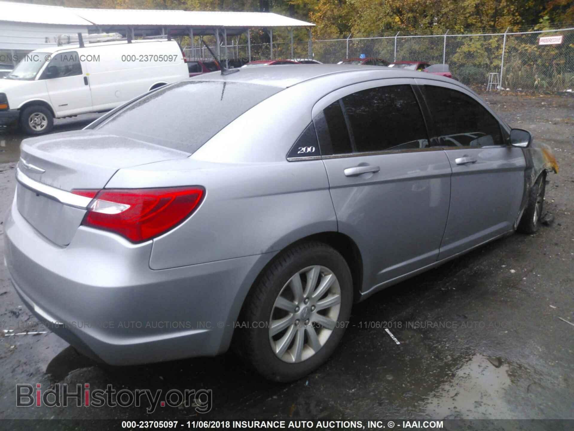 2014 Chrysler 200 - VIN: 1C3CCBBB1EN107748 - Photo 4