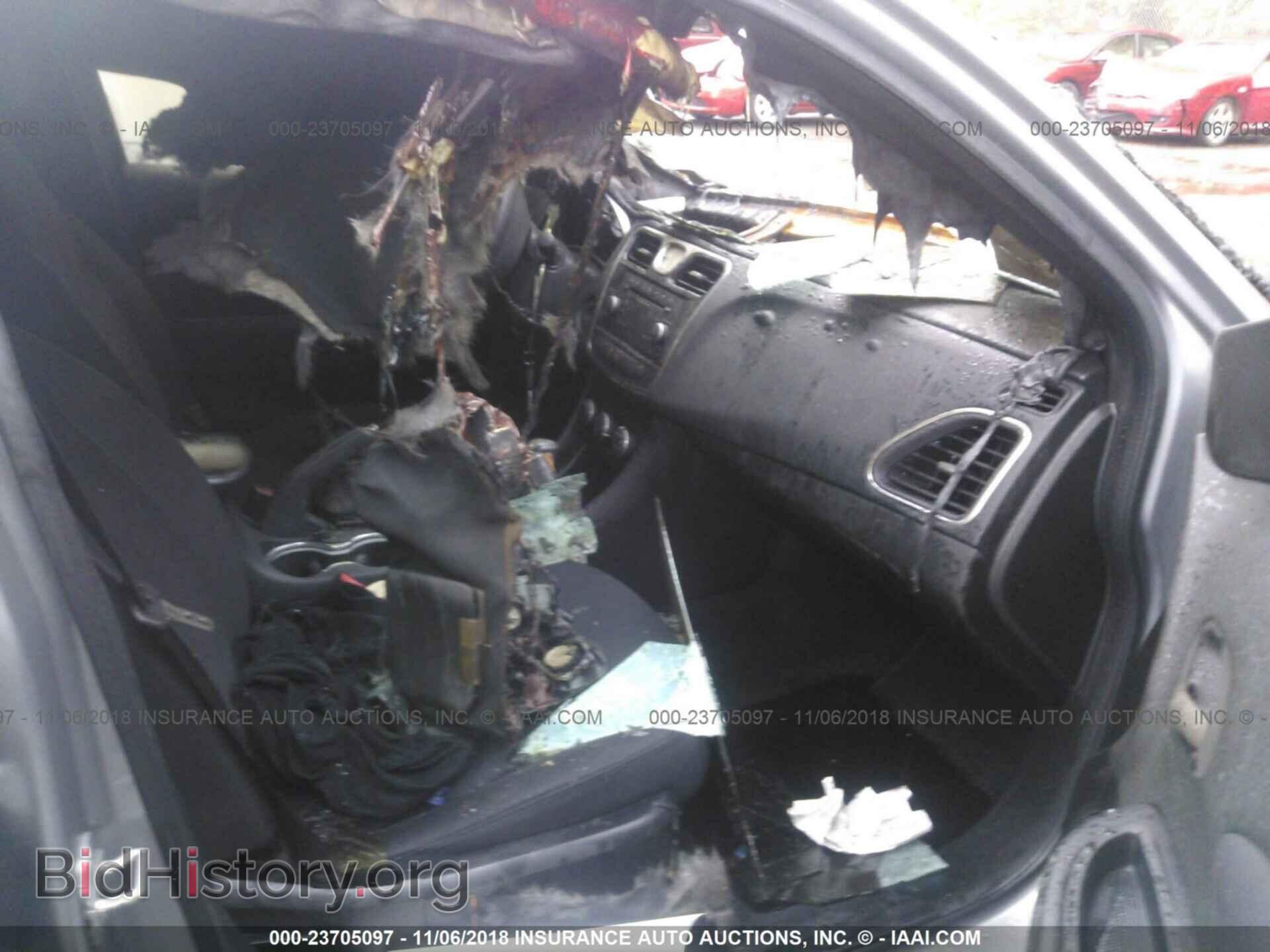 2014 Chrysler 200 - VIN: 1C3CCBBB1EN107748 - Photo 5